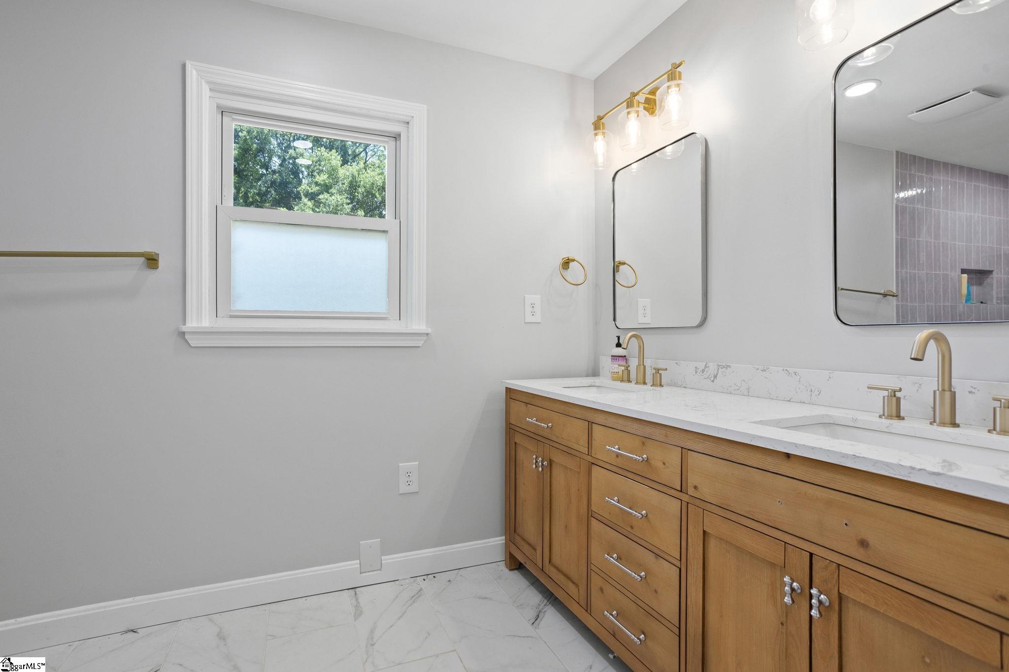 28 Buena Vista Avenue Greenville, SC 29607