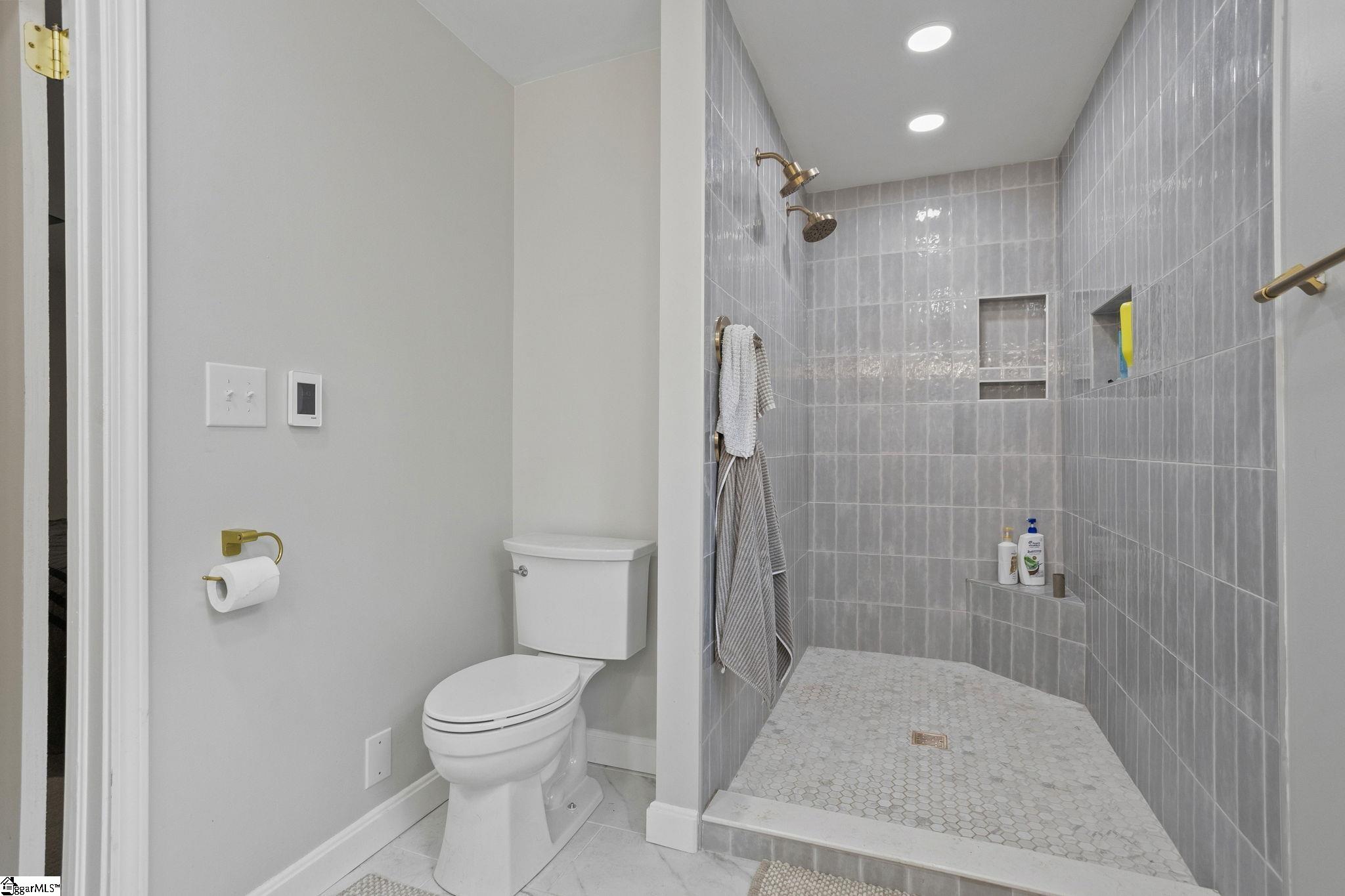 28 Buena Vista Avenue Greenville, SC 29607