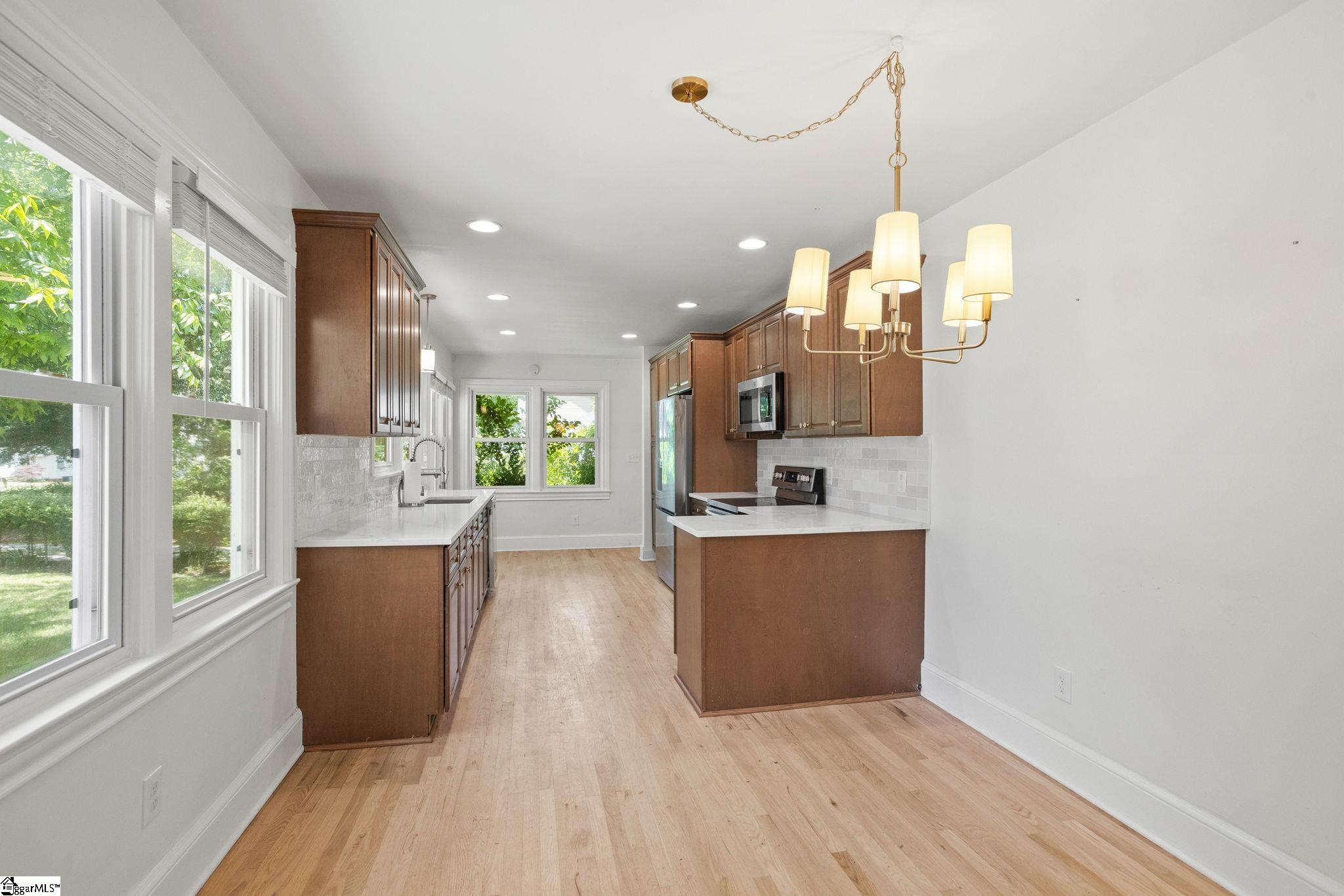 28 Buena Vista Avenue Greenville, SC 29607