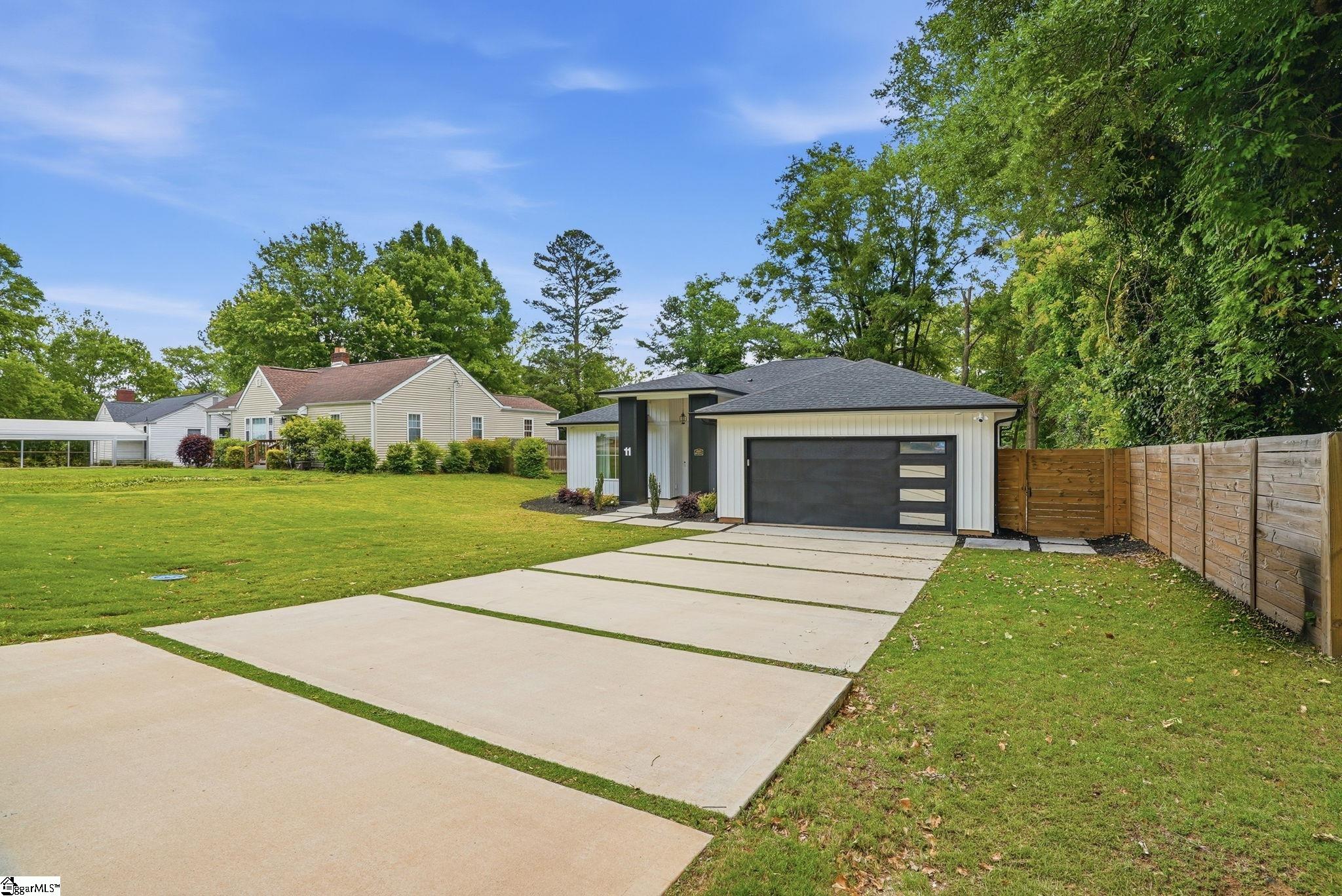 11 Milton Drive Greenville, SC 29605