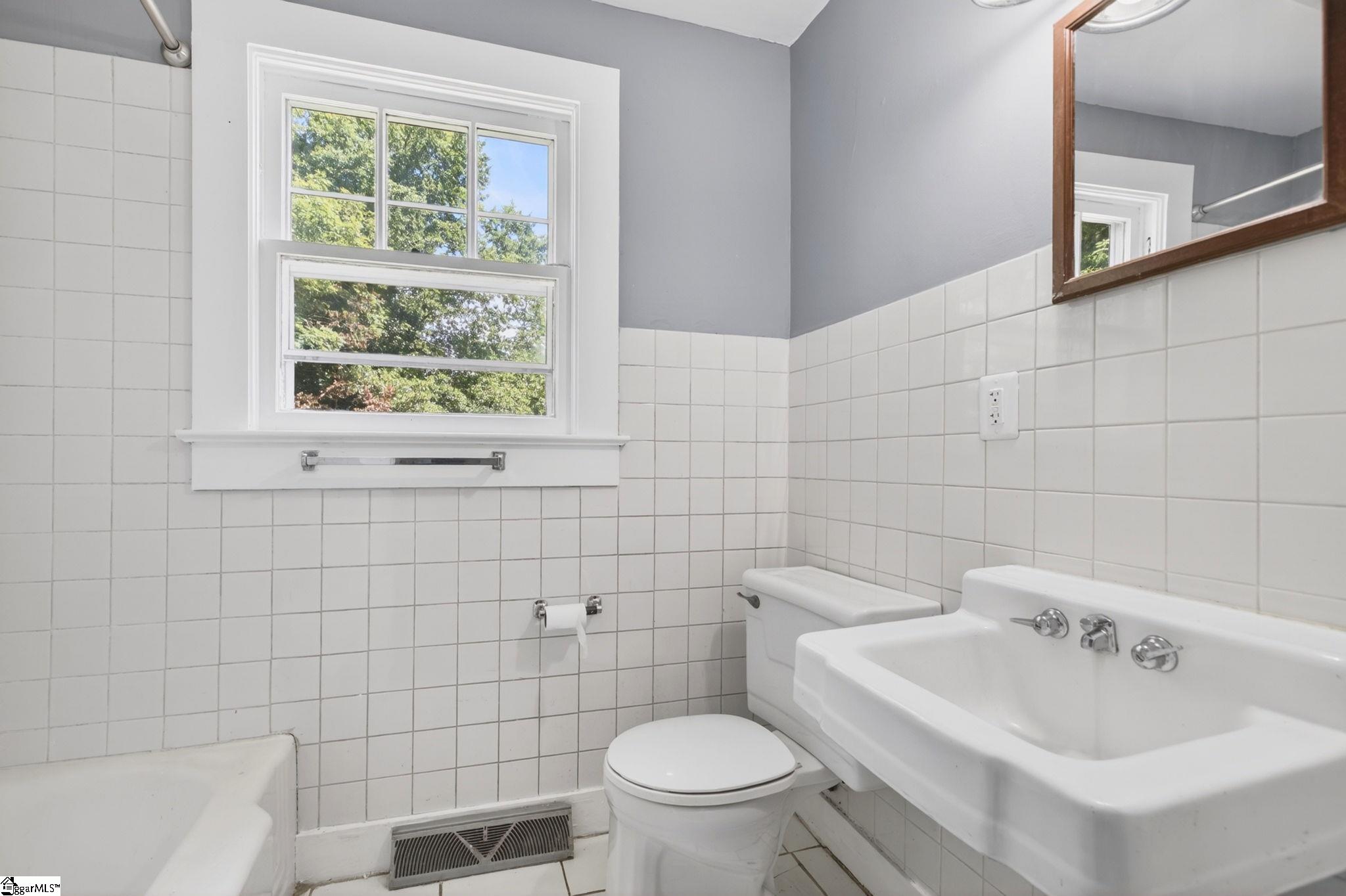 100 Bob White Lane Taylors, SC 29687