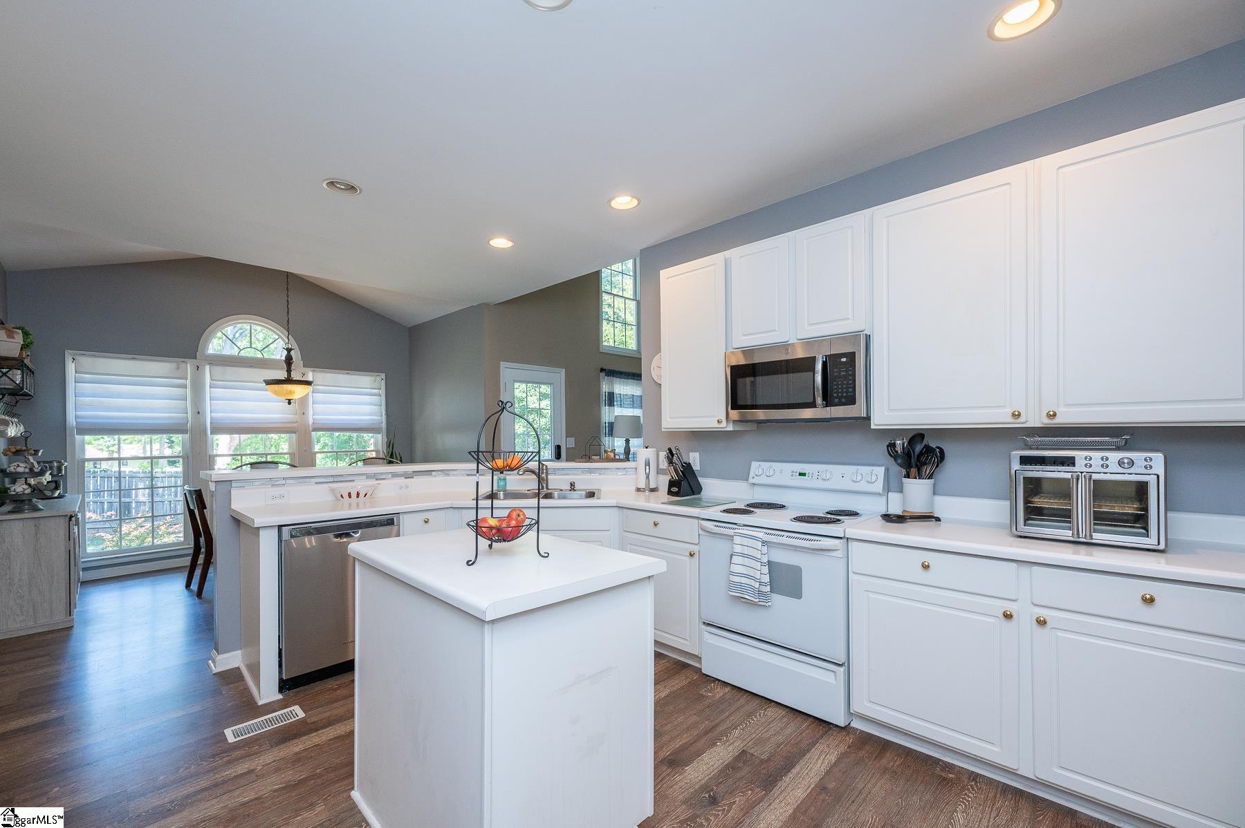 47 N Orchard Farms Avenue Simpsonville, SC 29681