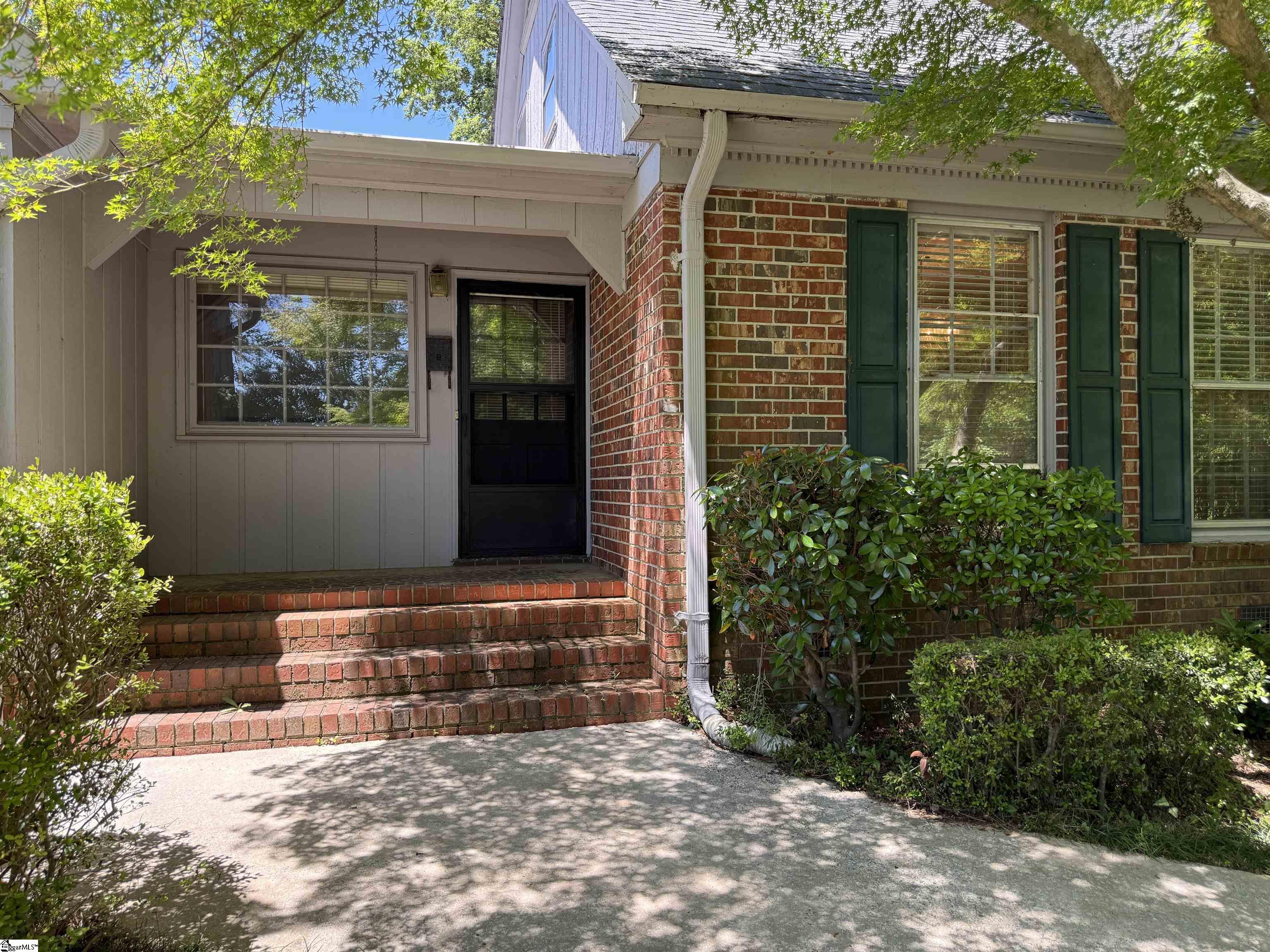 610 S. Adair Street Clinton, SC 29325
