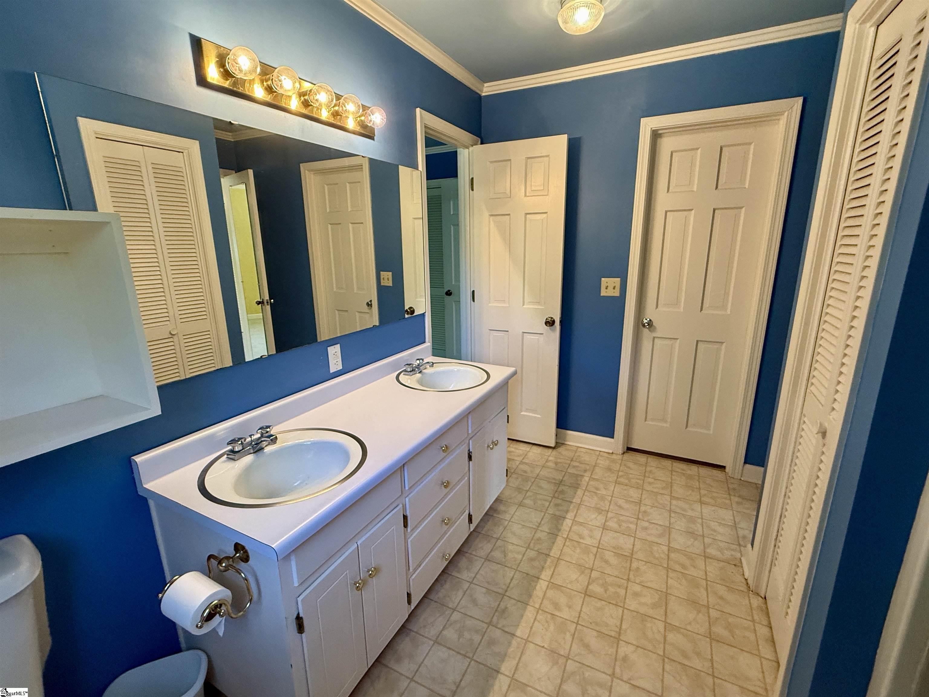 610 S. Adair Street Clinton, SC 29325