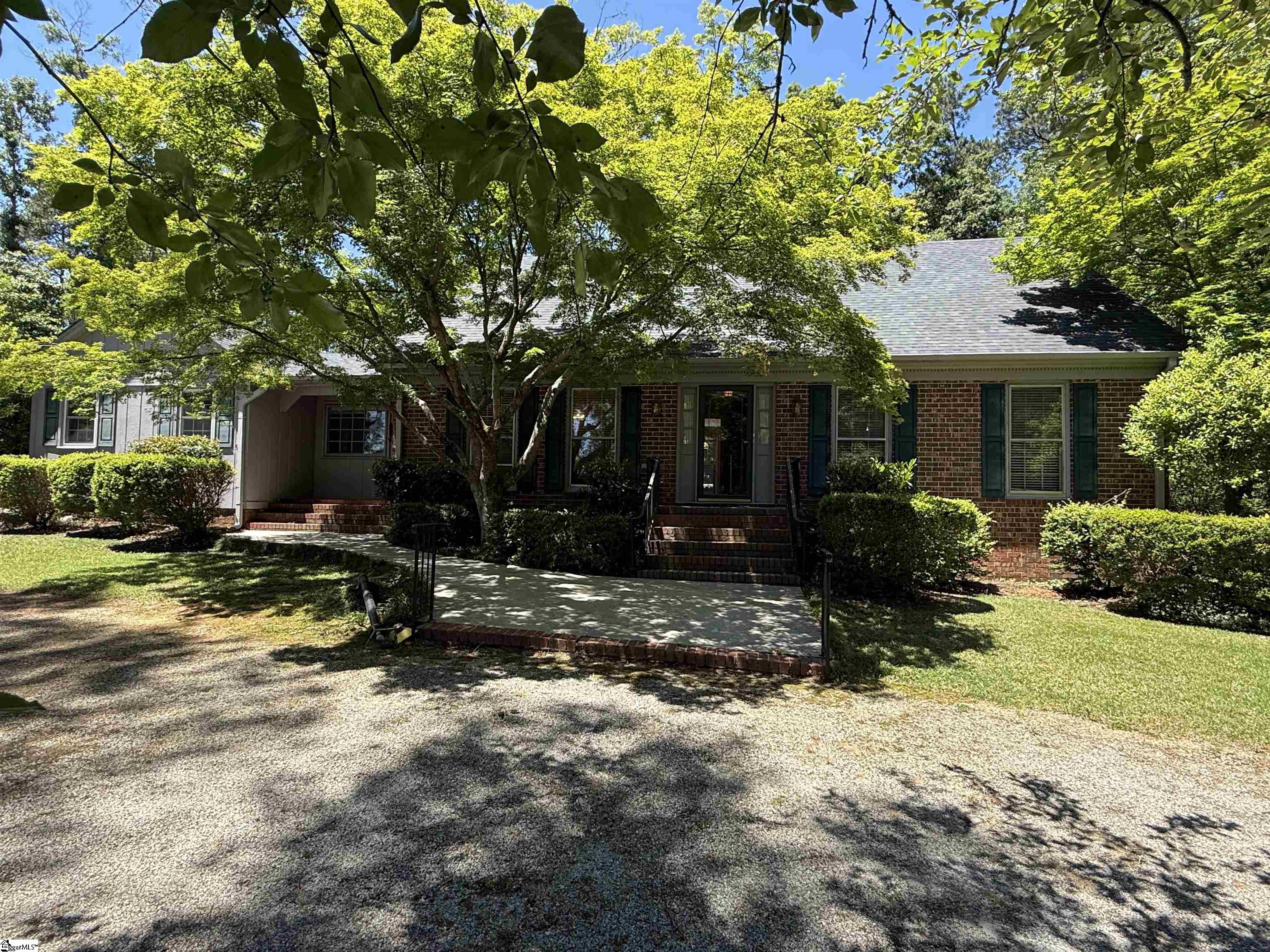 610 S. Adair Street Clinton, SC 29325