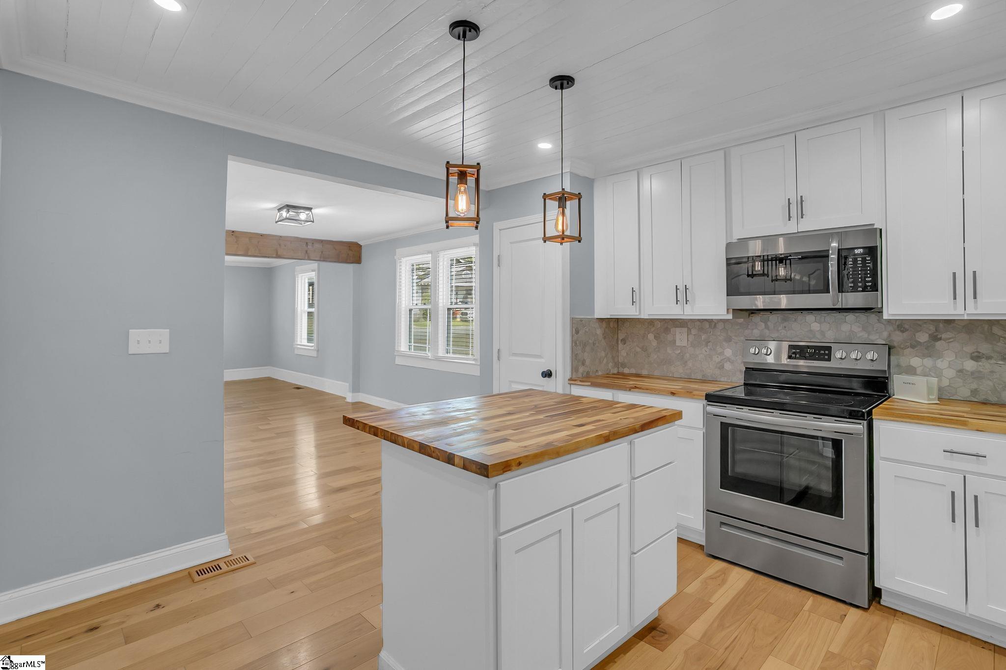 15 Piedmont Avenue Greenville, SC 29611