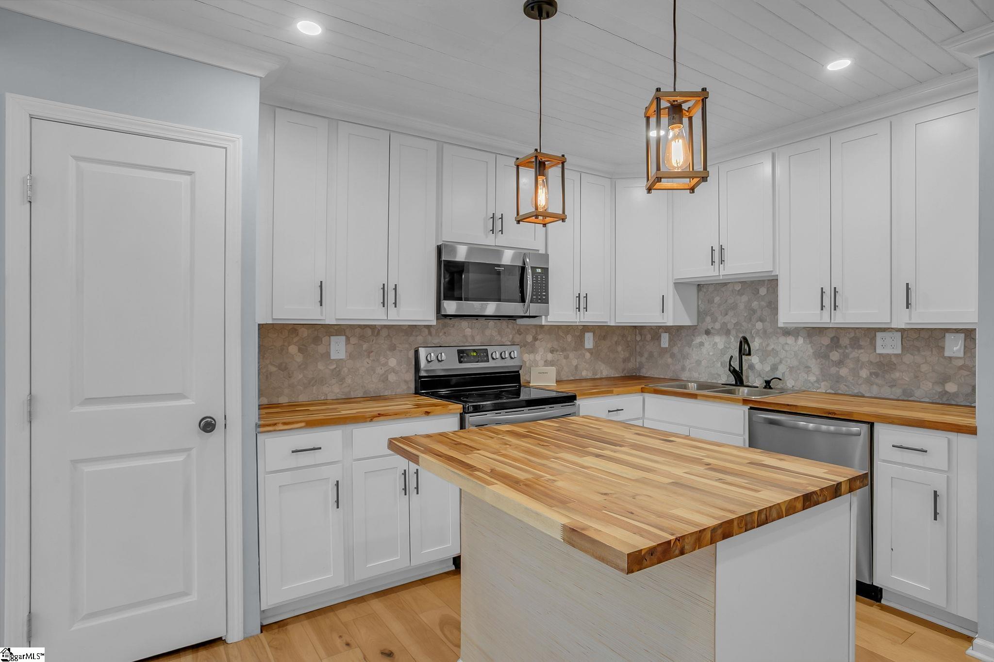 15 Piedmont Avenue Greenville, SC 29611