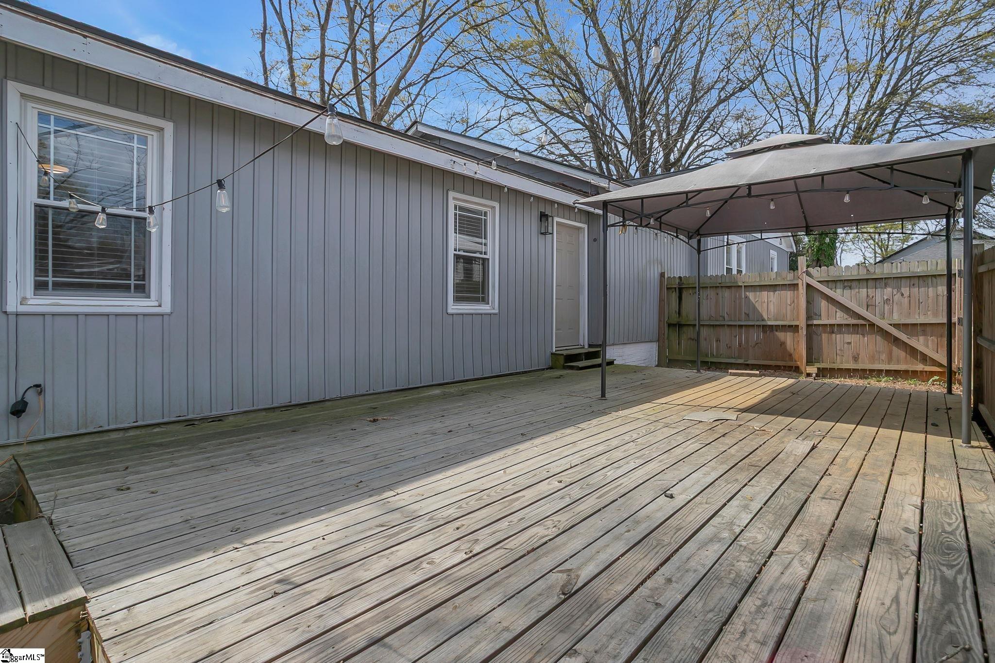 15 Piedmont Avenue Greenville, SC 29611