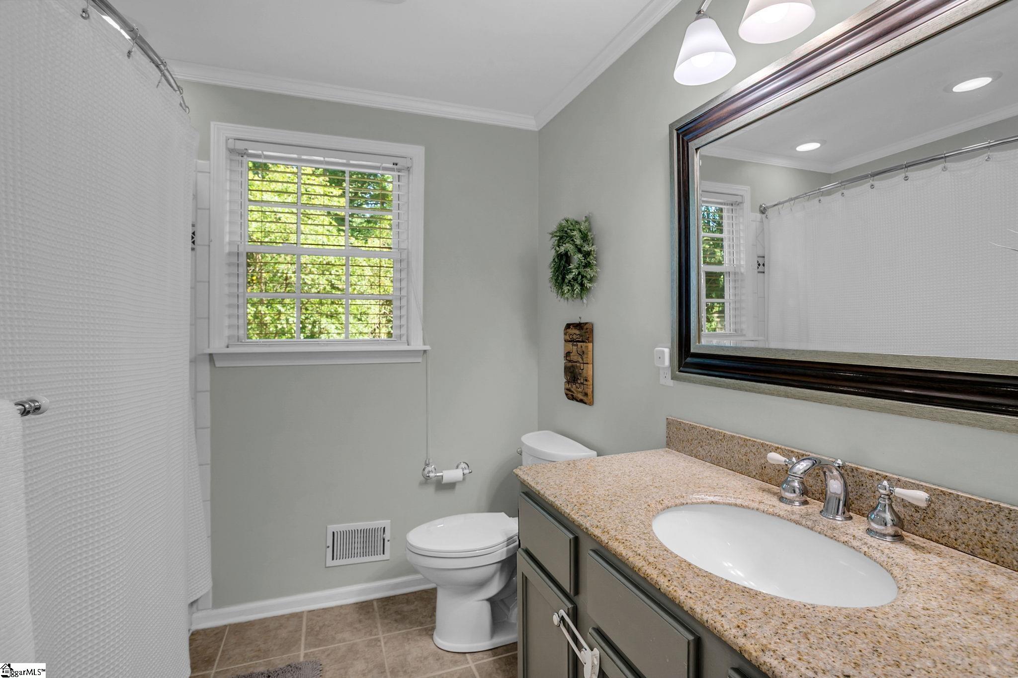 203 Hickory Lane Mauldin, SC 29662