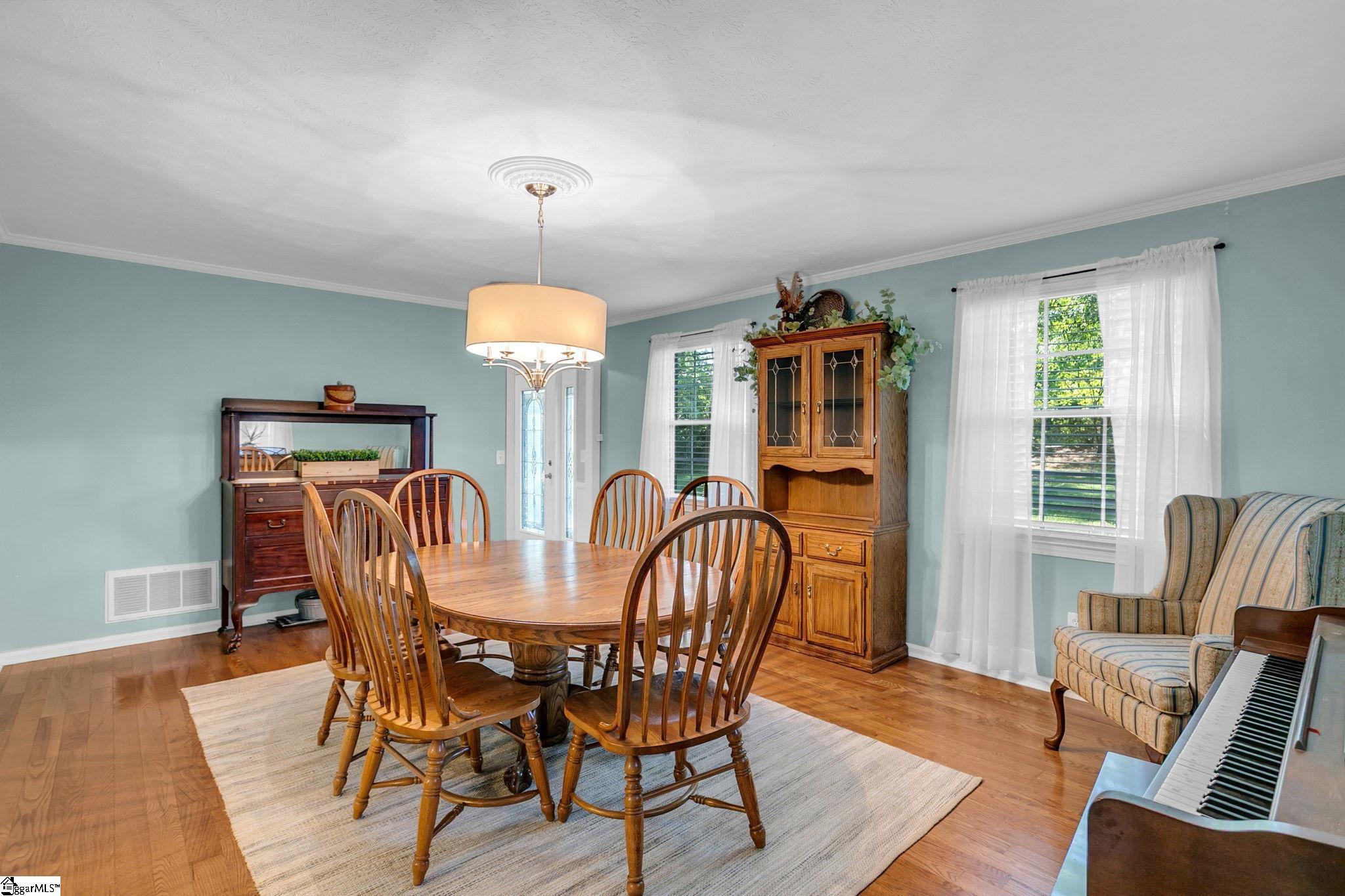 203 Hickory Lane Mauldin, SC 29662