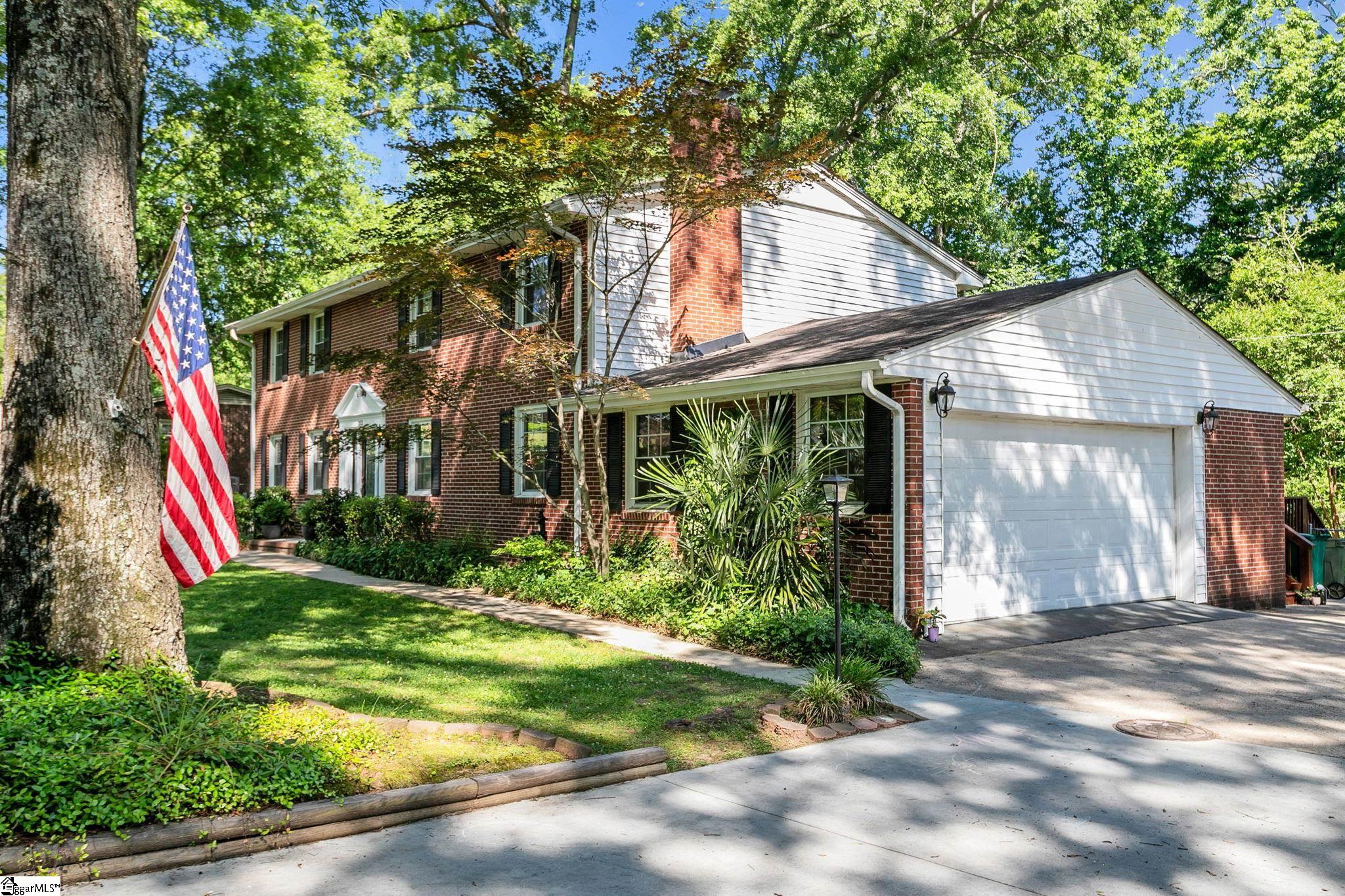 203 Hickory Lane Mauldin, SC 29662