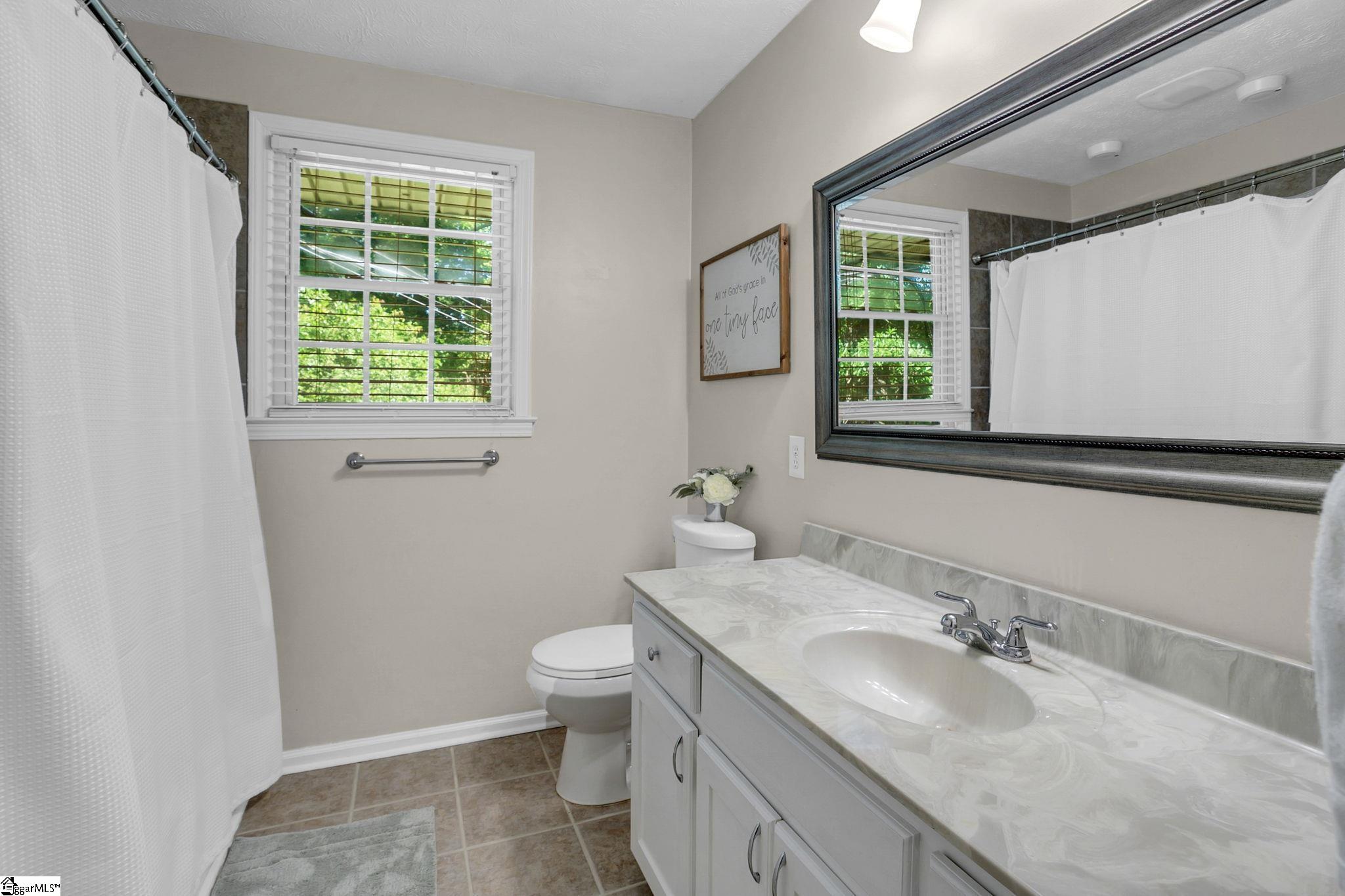 203 Hickory Lane Mauldin, SC 29662