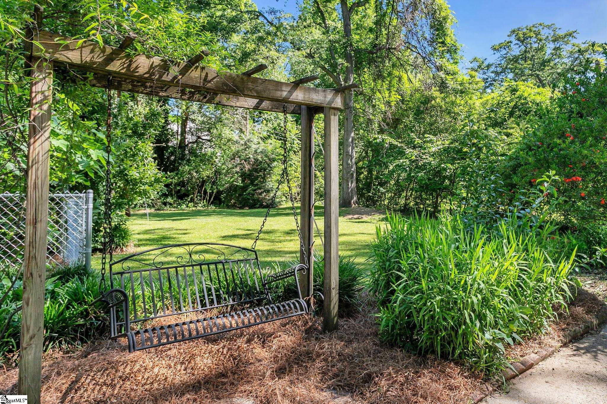203 Hickory Lane Mauldin, SC 29662