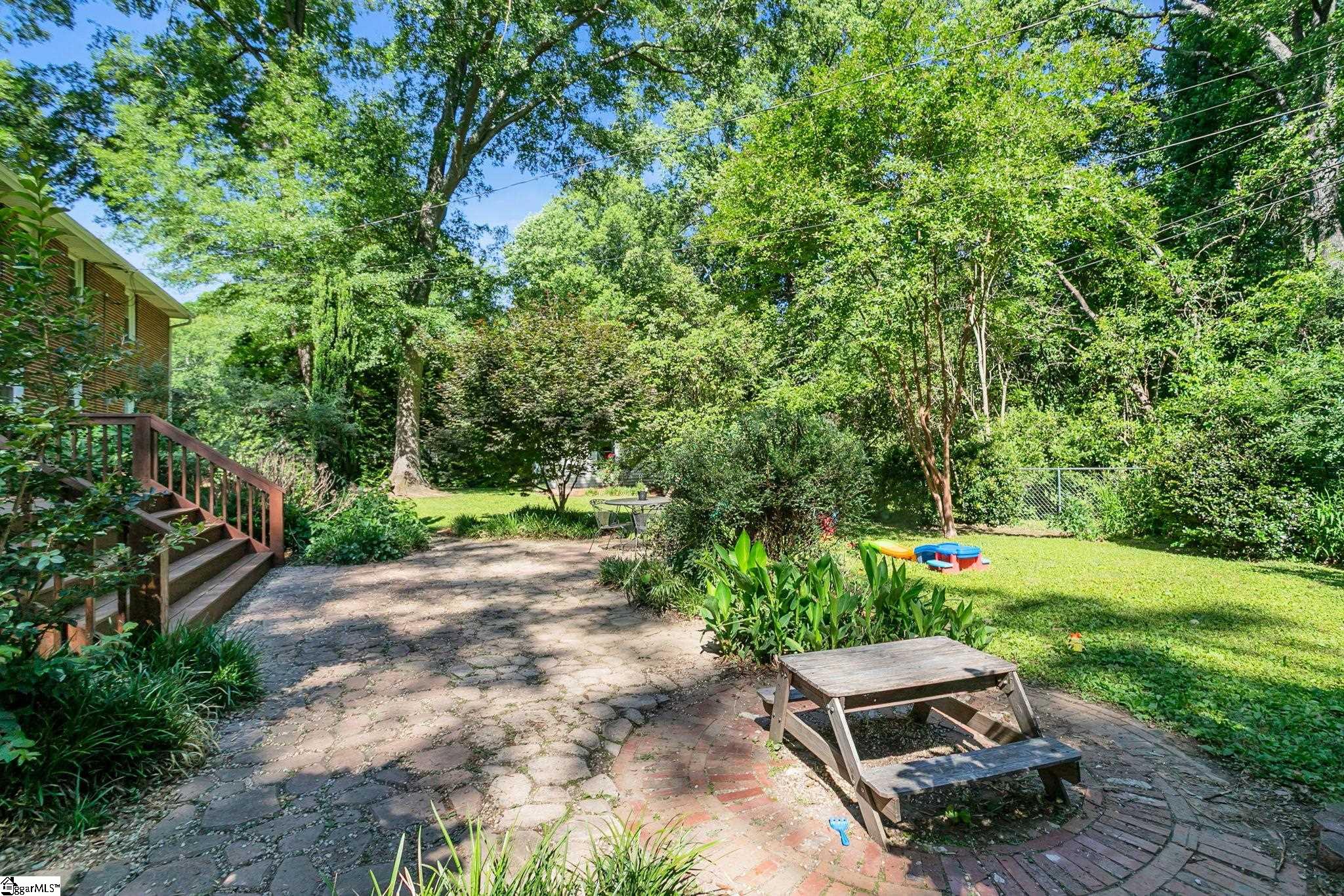 203 Hickory Lane Mauldin, SC 29662