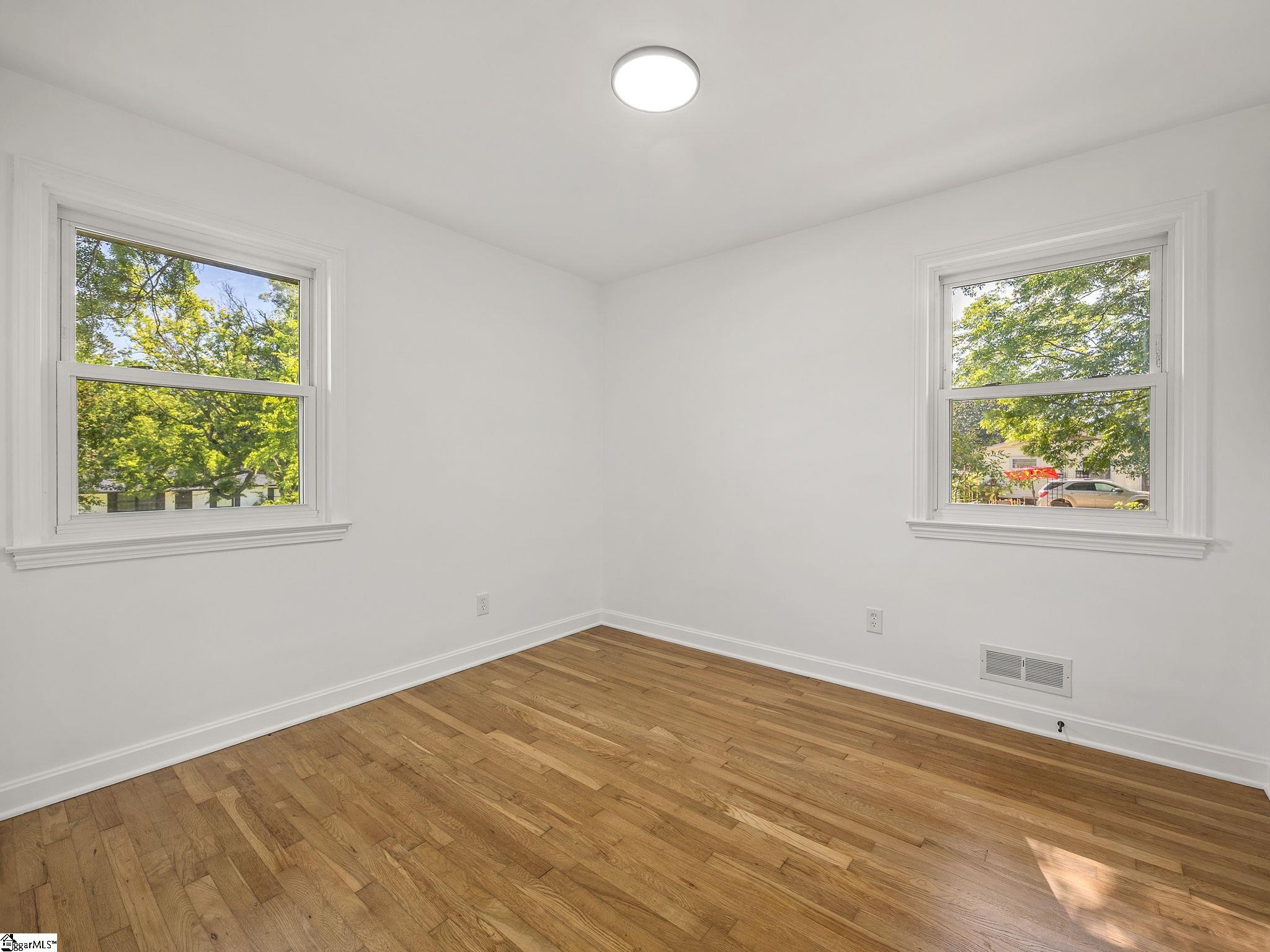 255 Hazelwood Avenue Spartanburg, SC 29302