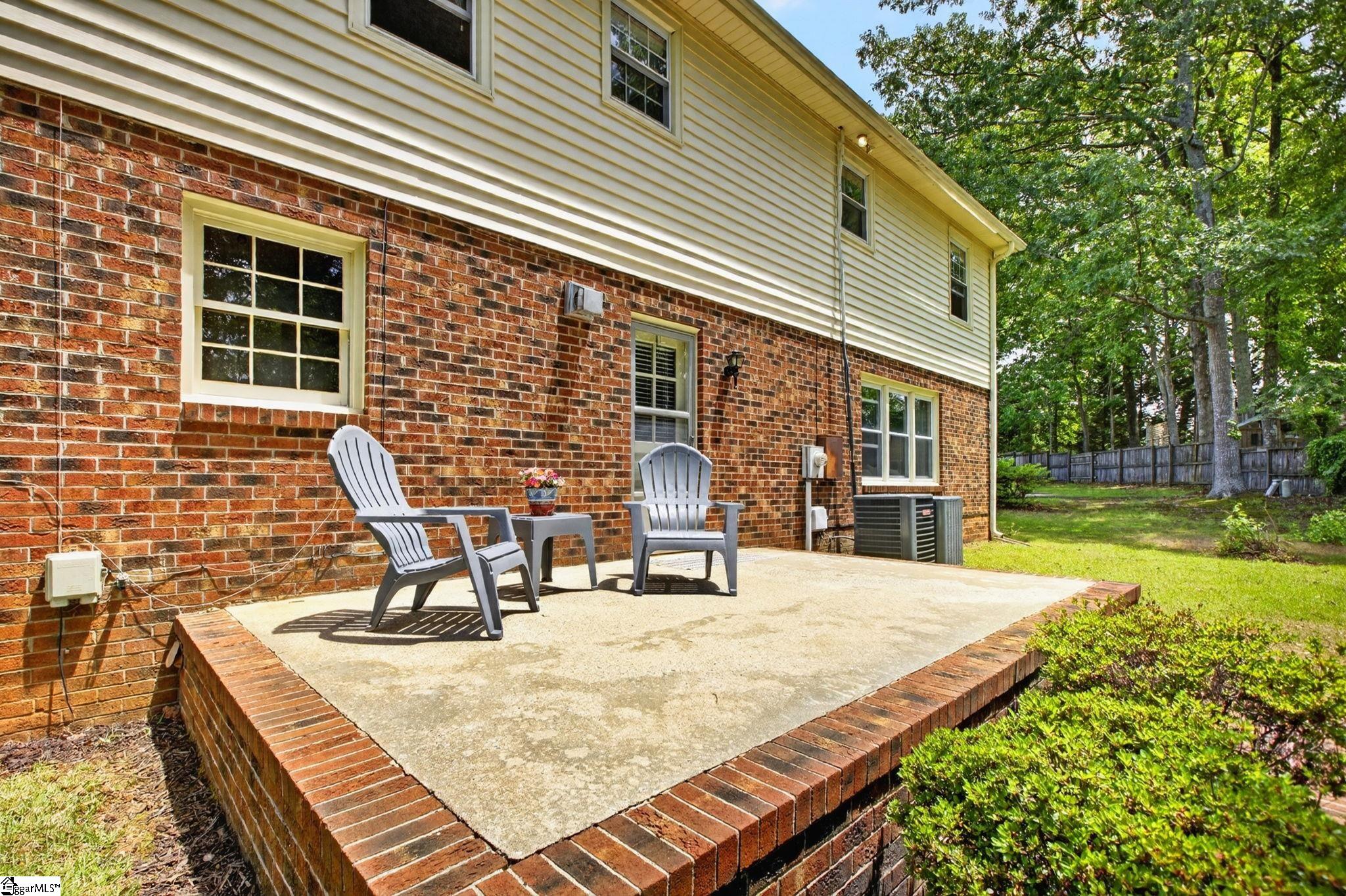 6 Royal Oak Court Greenville, SC 29607