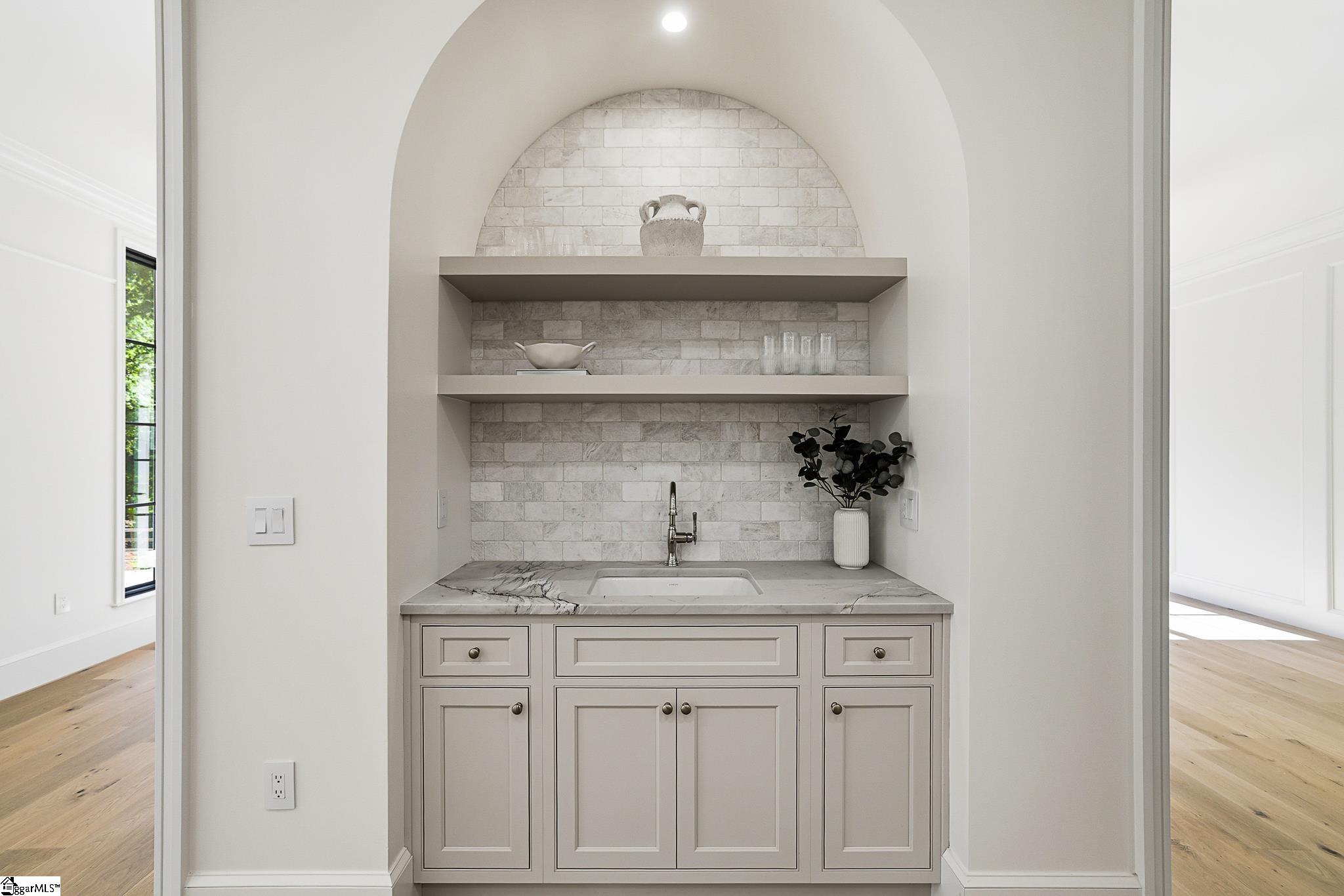 101 Sherwood Street UNIT Unit 100 Greenville, SC 29601