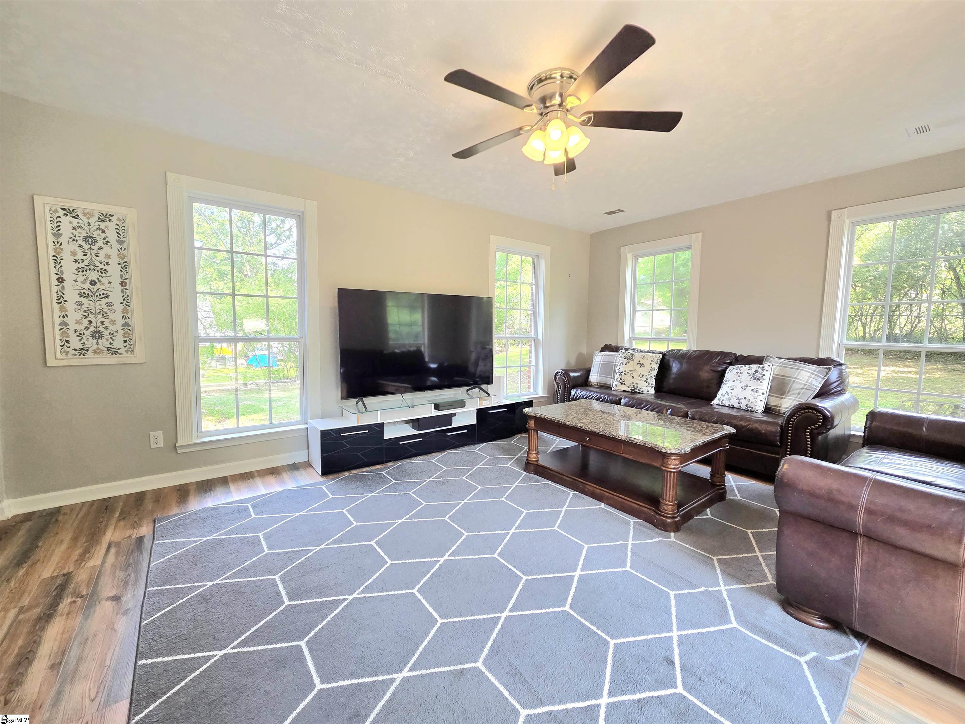303 E Belvue Road Taylors, SC 29687