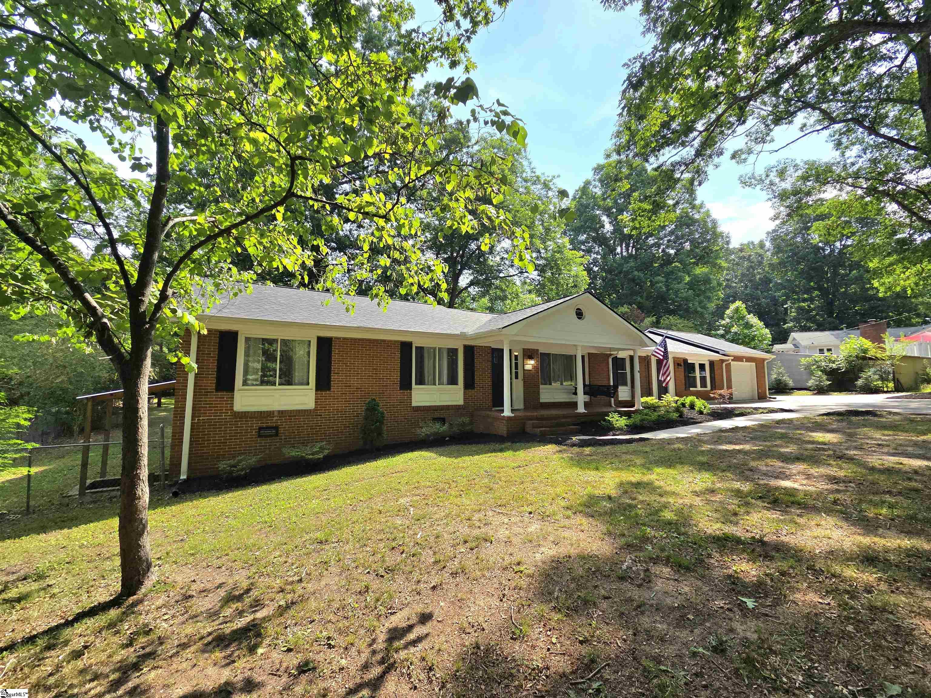 303 E Belvue Road Taylors, SC 29687