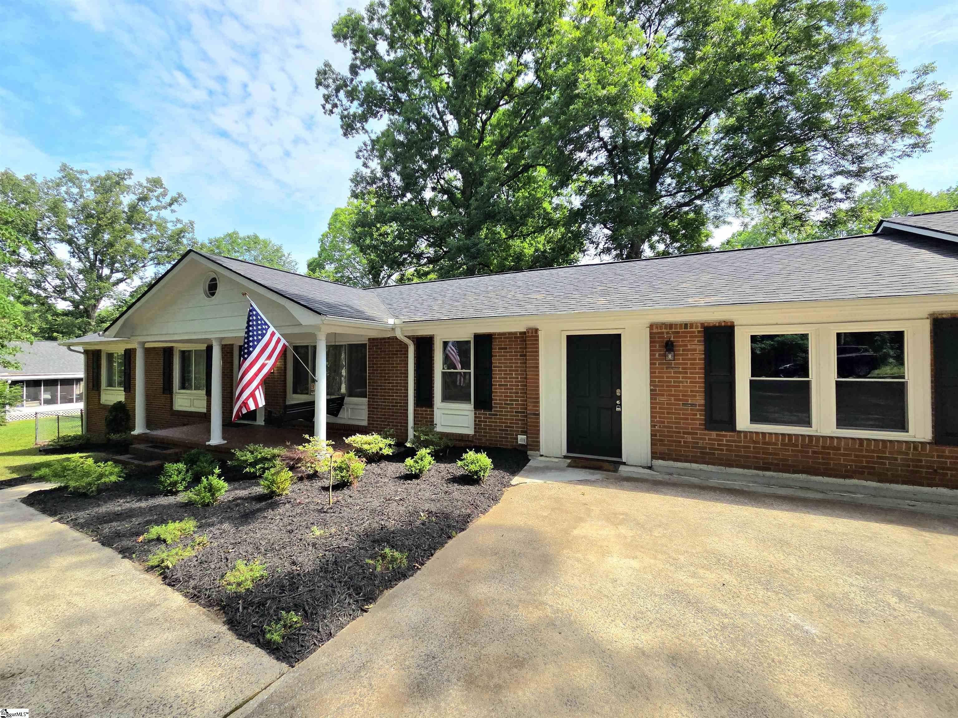 303 E Belvue Road Taylors, SC 29687