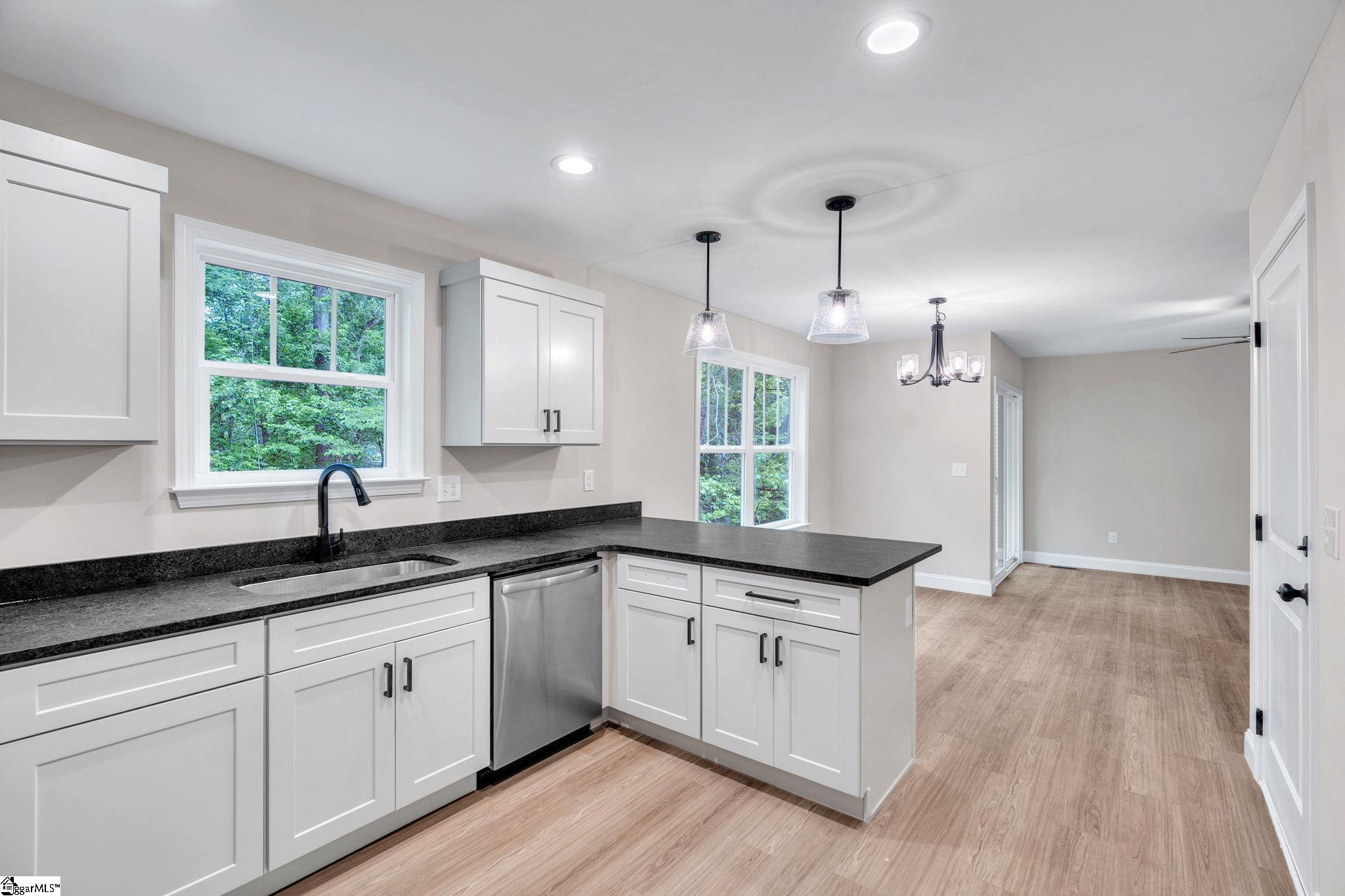 12 Oxford Boulevard Taylors, SC 29687