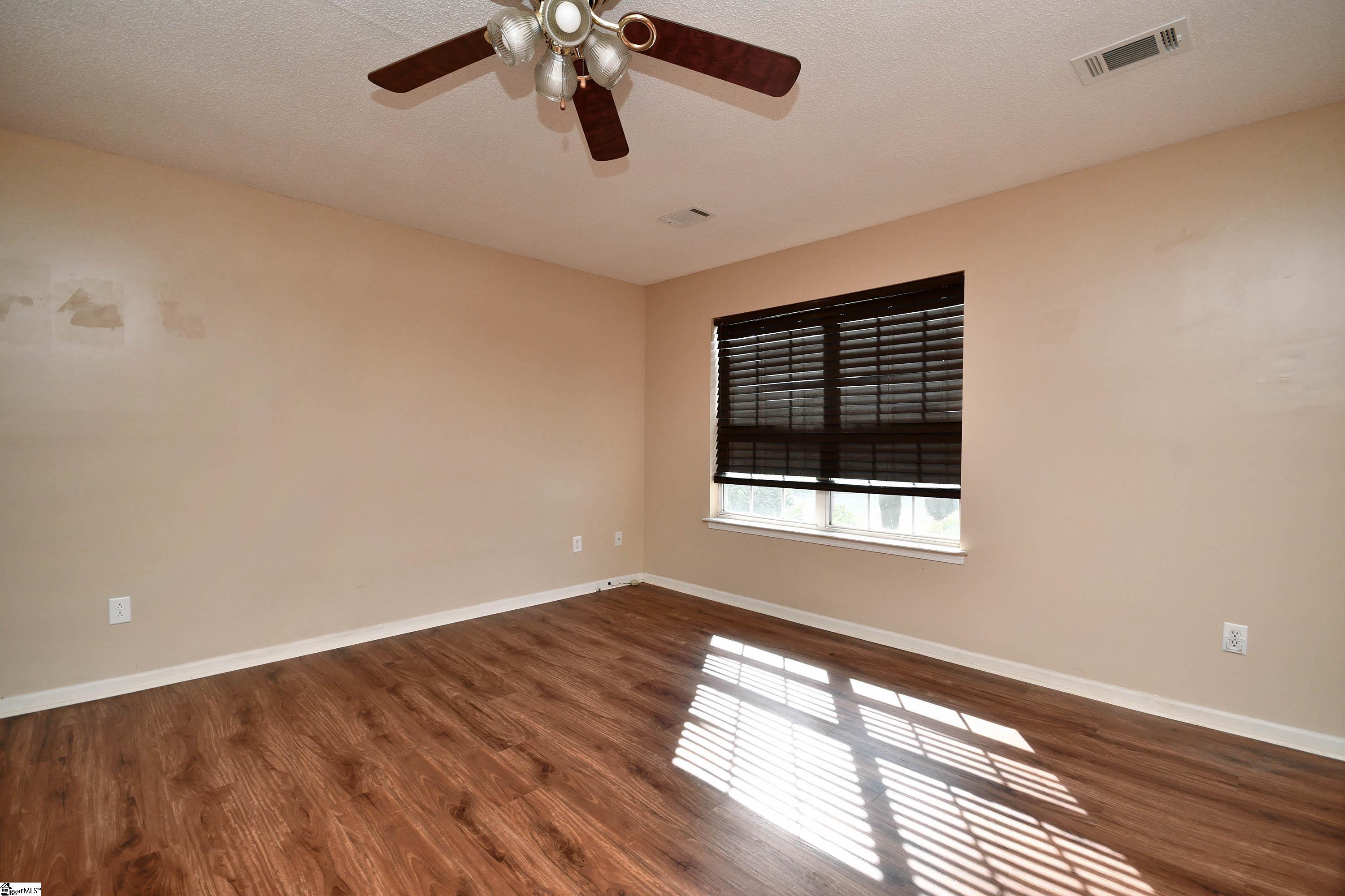 136 W Corley Lane Spartanburg, SC 29303-2647