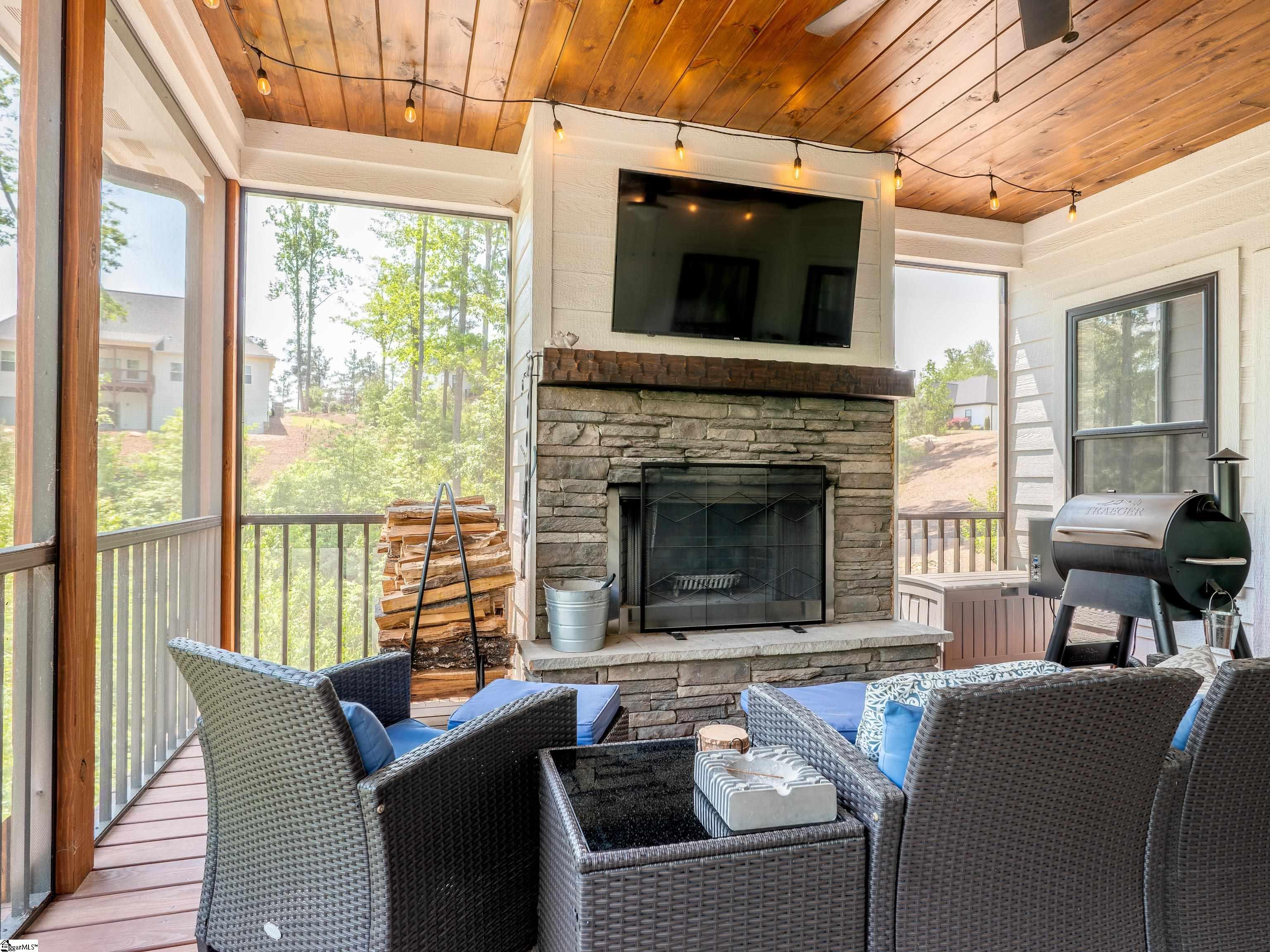 118 Squirrel Point Six Mile, SC 29682