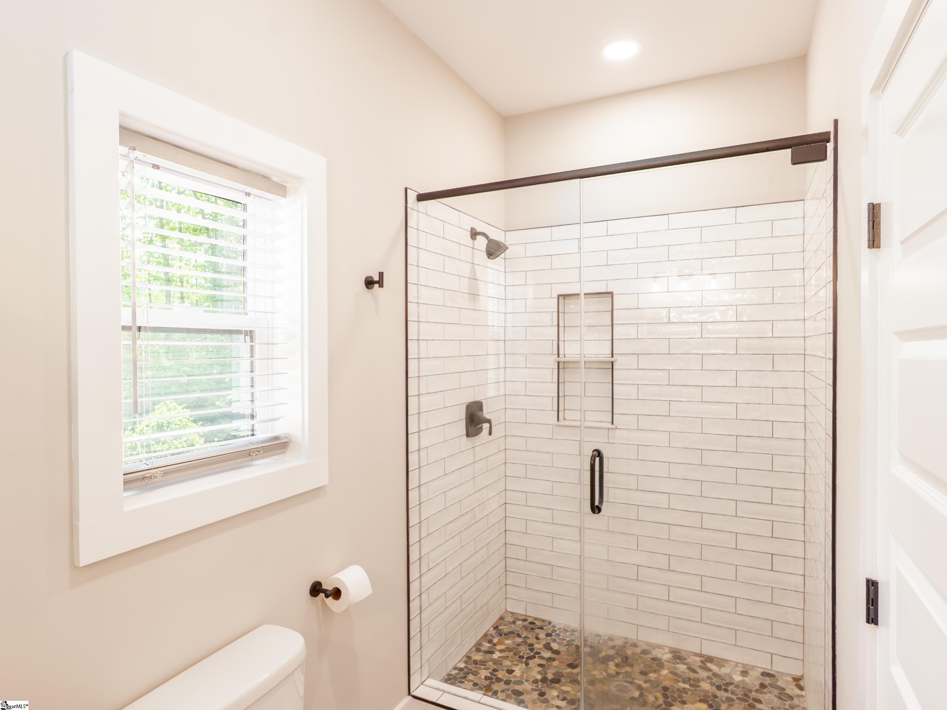 118 Squirrel Point Six Mile, SC 29682