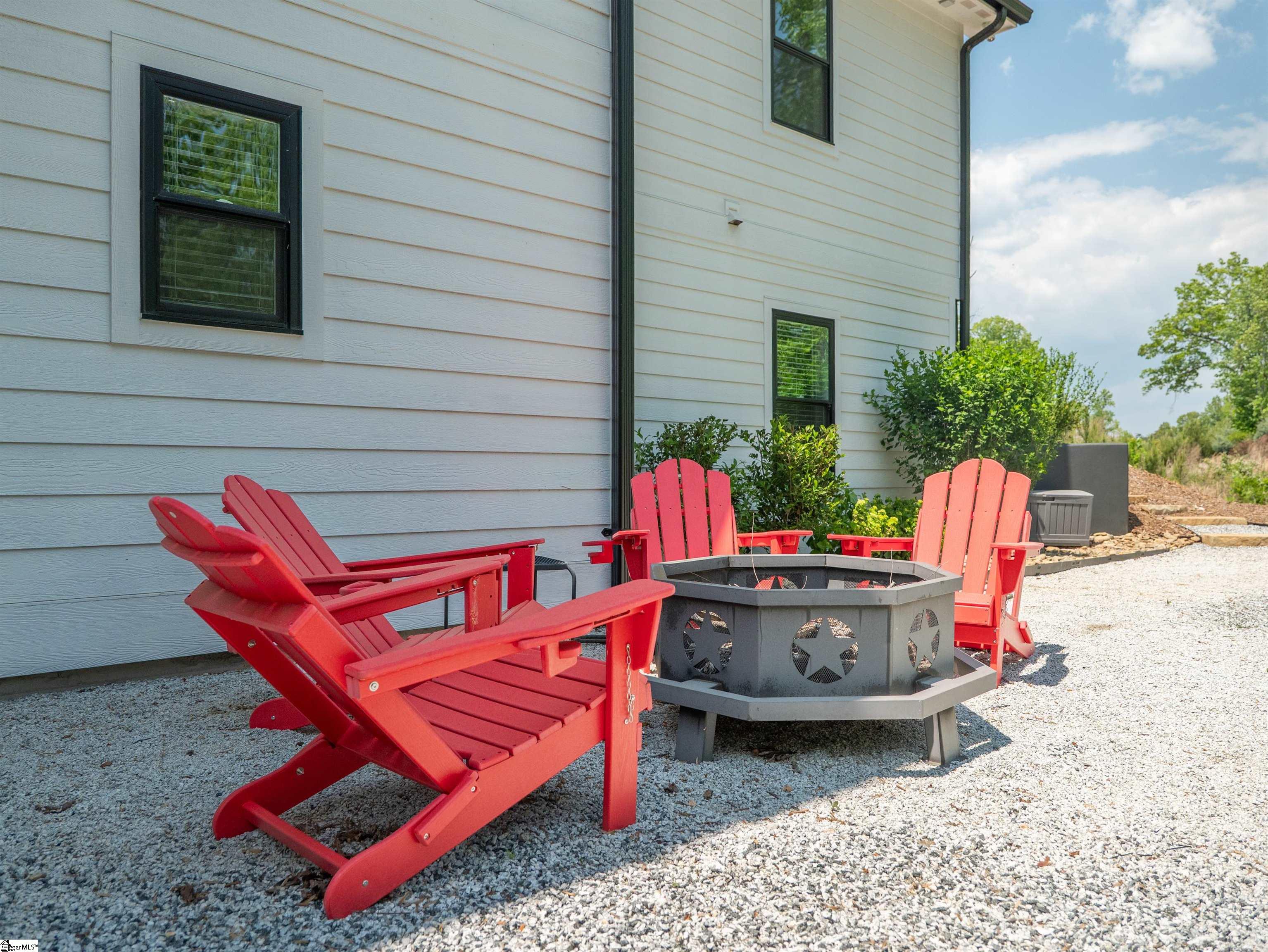 118 Squirrel Point Six Mile, SC 29682