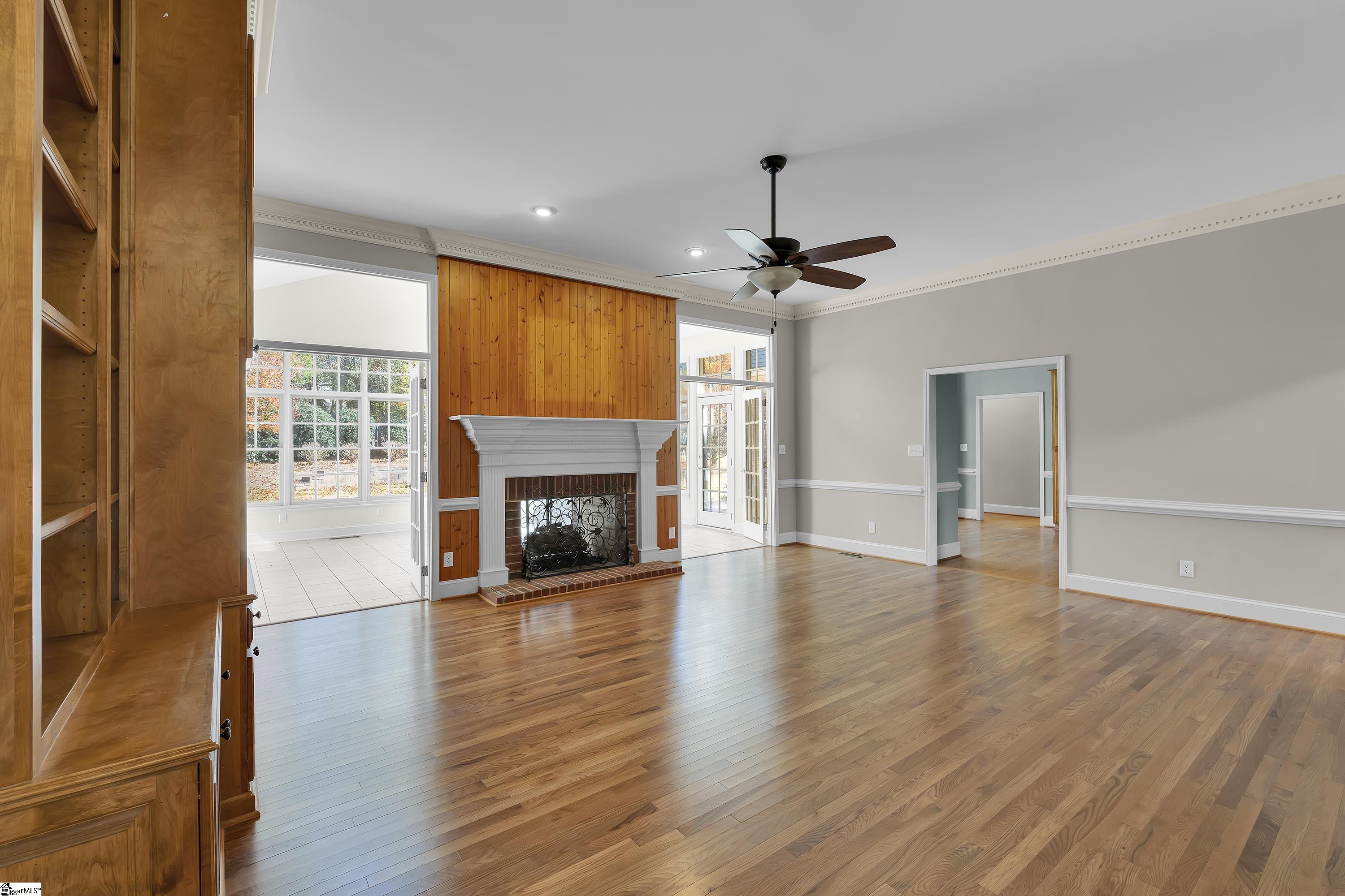 111 W Woodglen Road Spartanburg, SC 29301