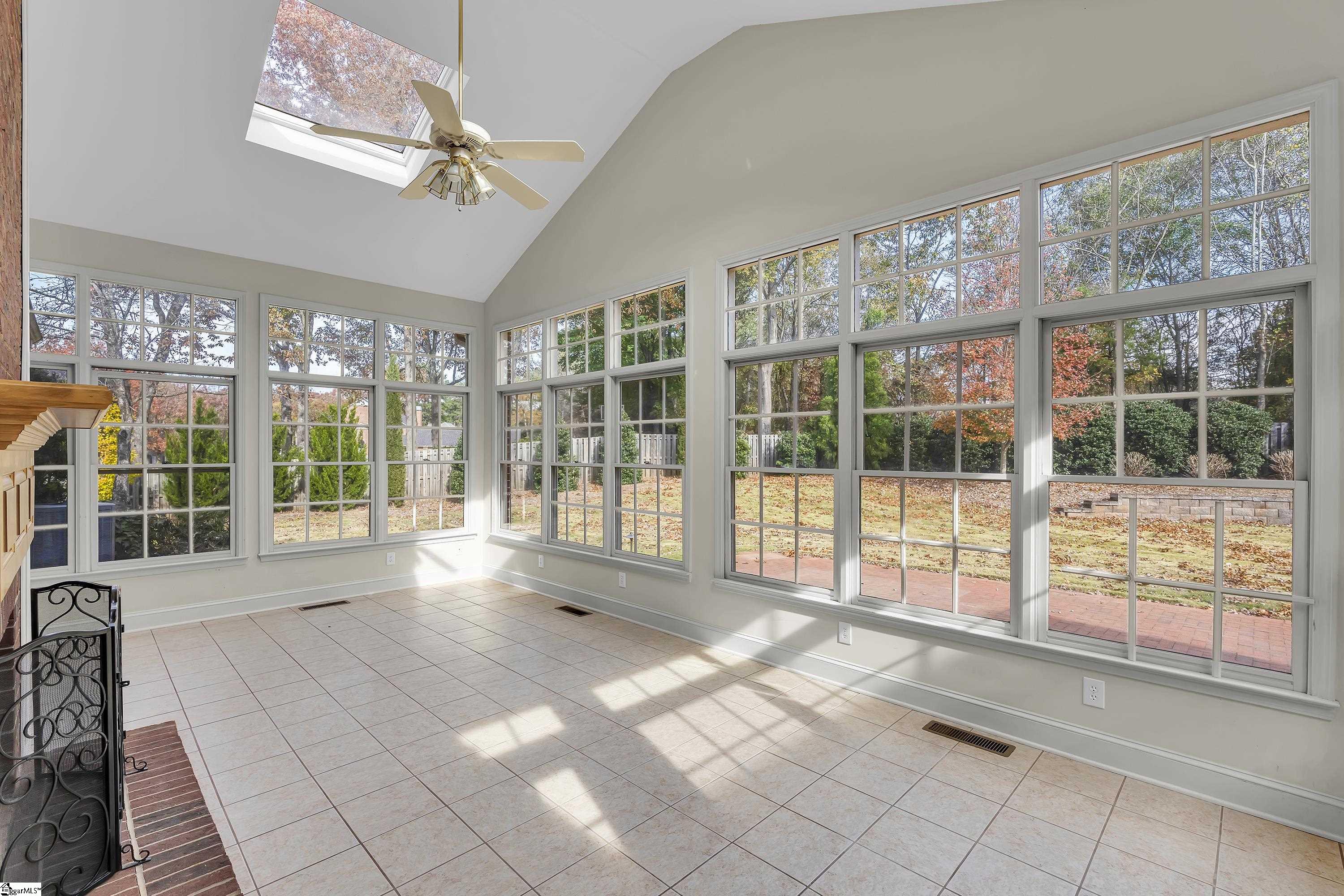 111 W Woodglen Road Spartanburg, SC 29301