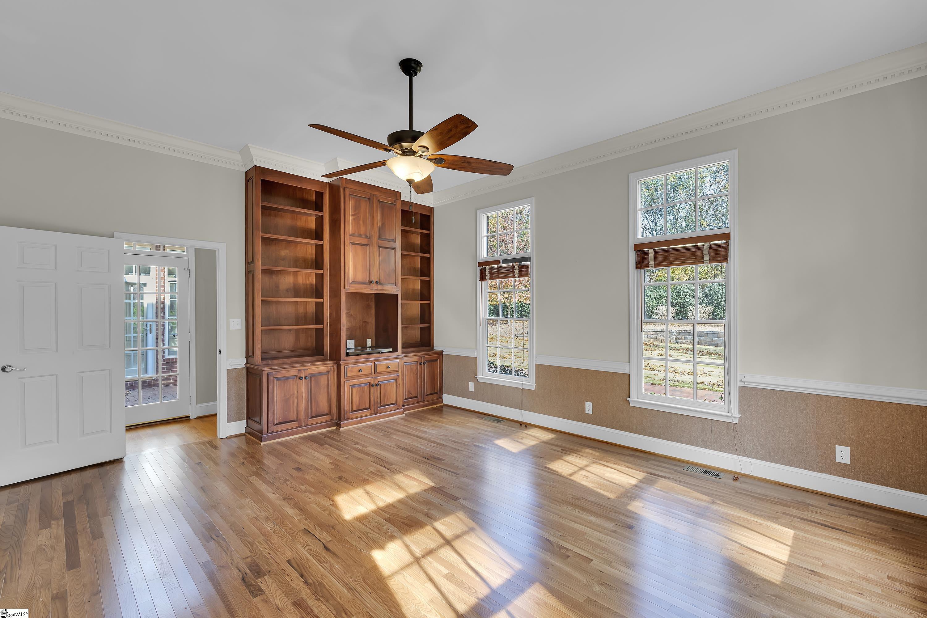 111 W Woodglen Road Spartanburg, SC 29301