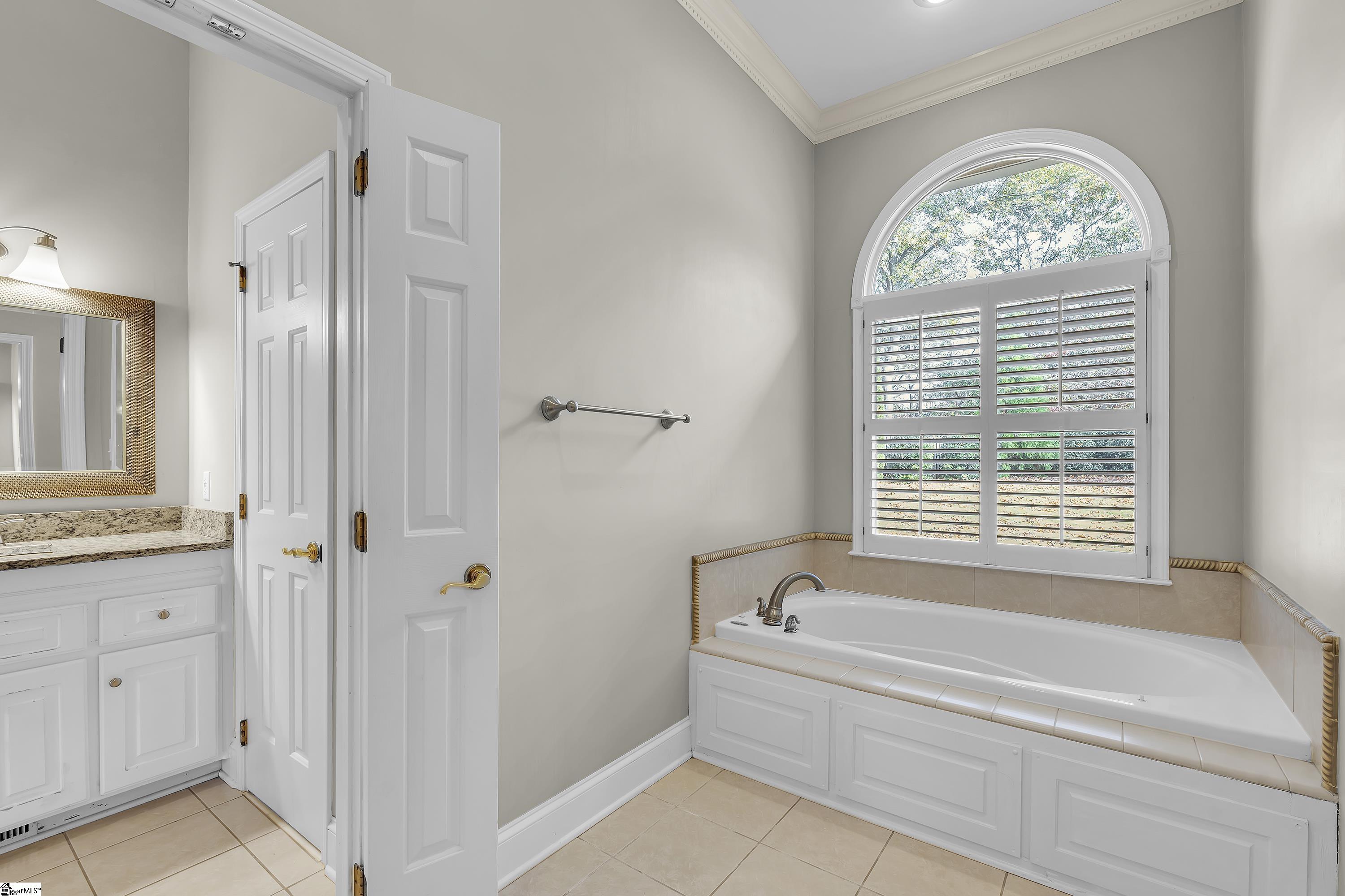 111 W Woodglen Road Spartanburg, SC 29301