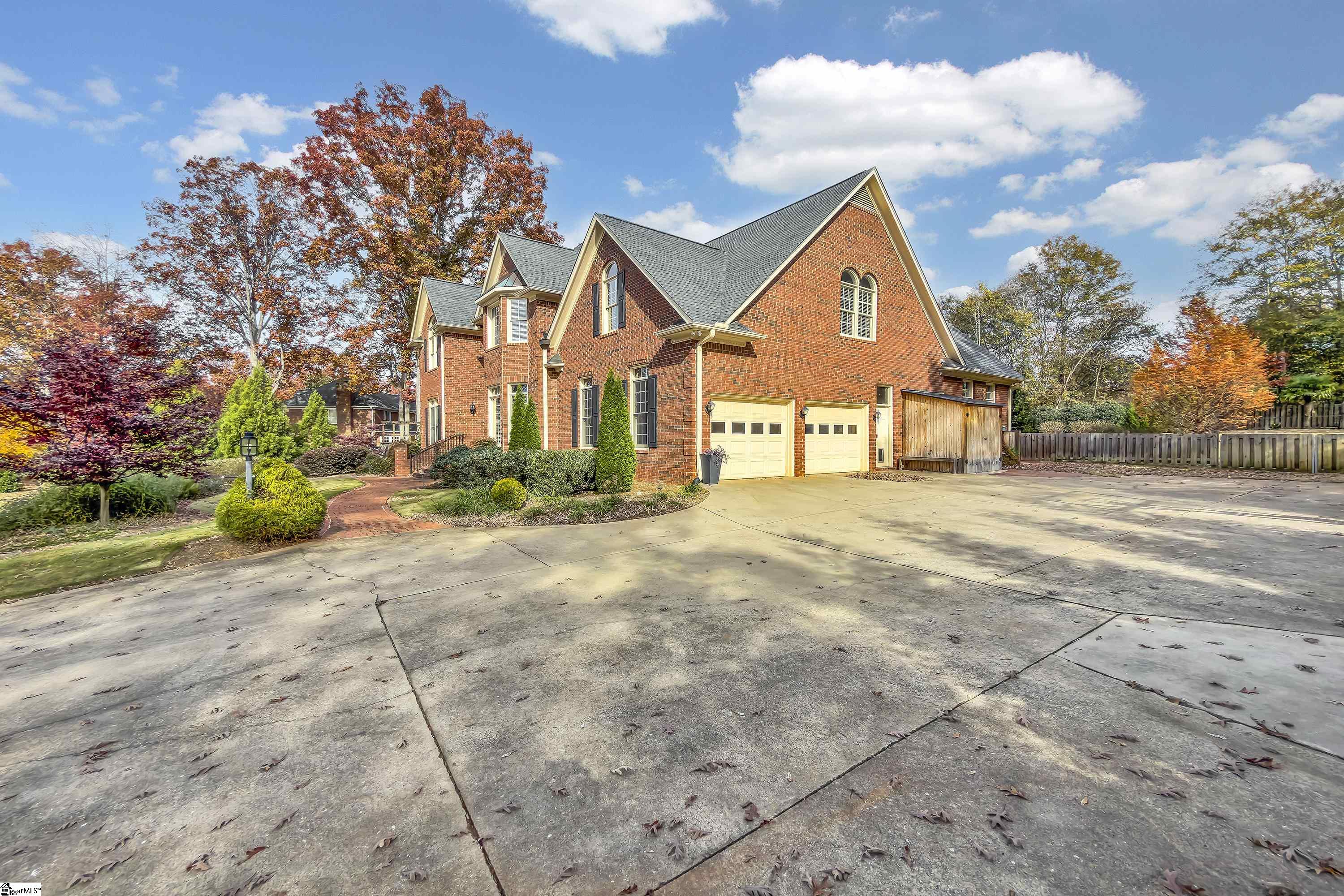 111 W Woodglen Road Spartanburg, SC 29301