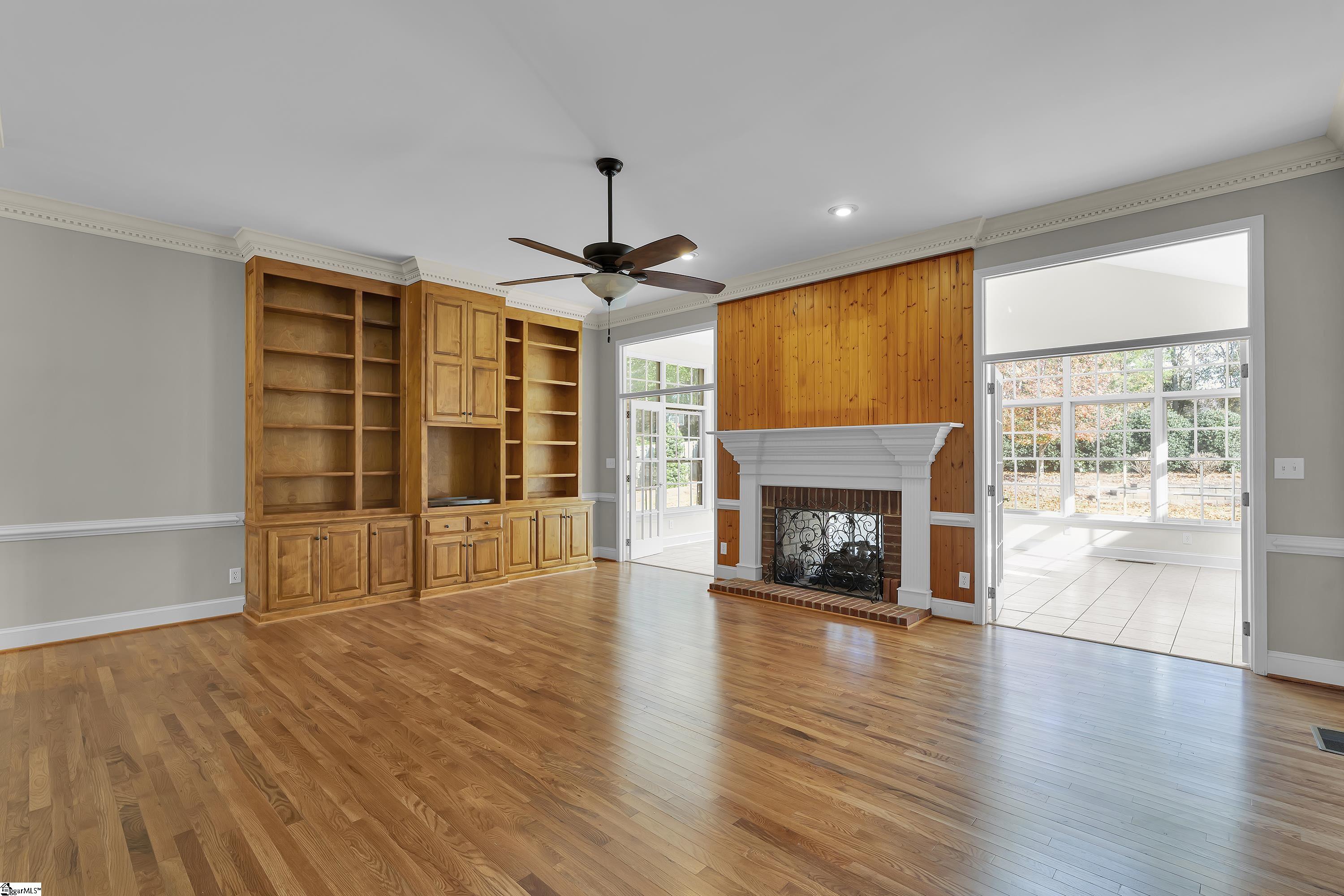 111 W Woodglen Road Spartanburg, SC 29301