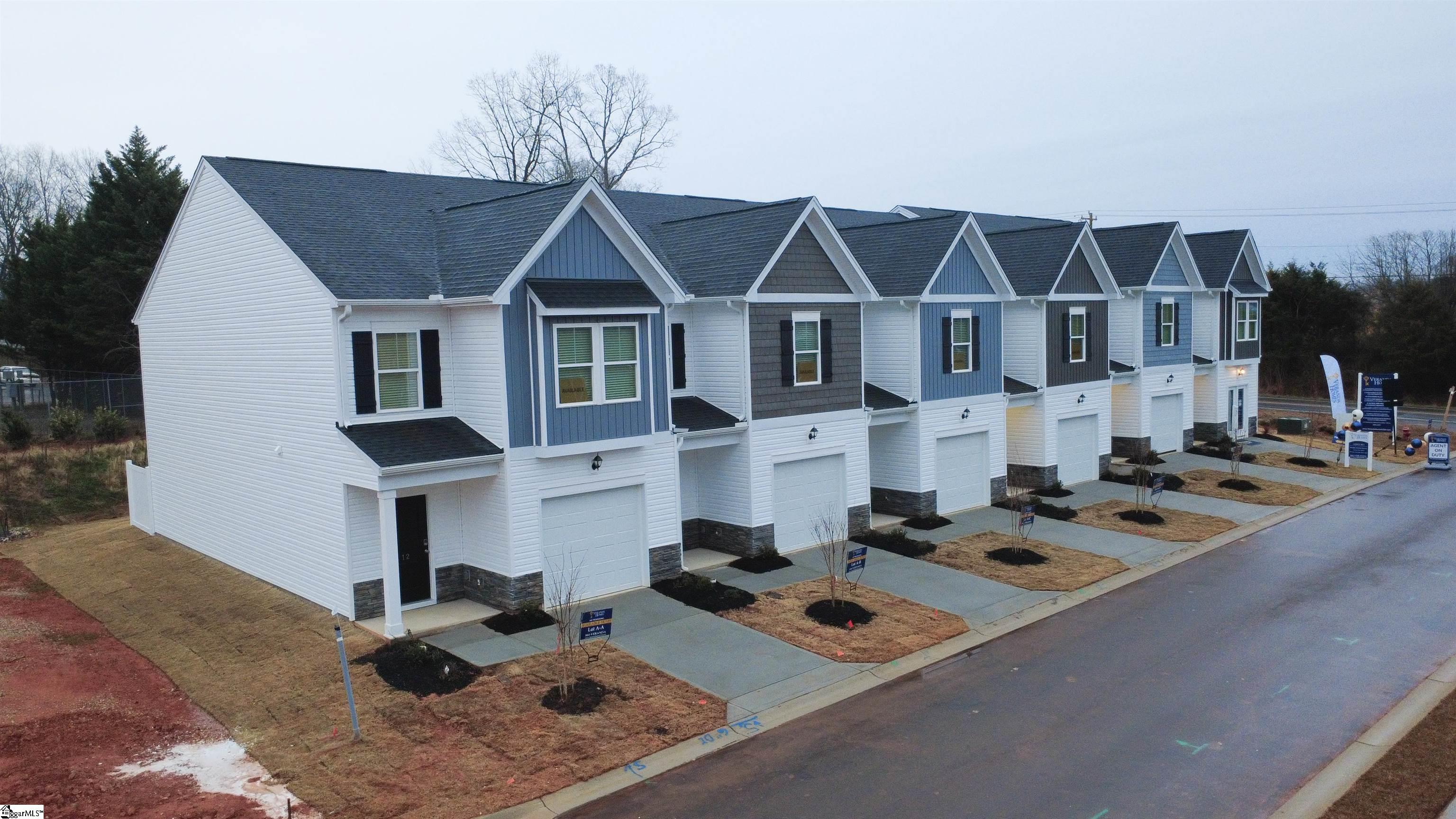 Photo 3 of Condo for sale at 8 Stoneview Wy, Taylors, SC 29687 | MLS# 1592984 | Listing updated on 2026-09-15