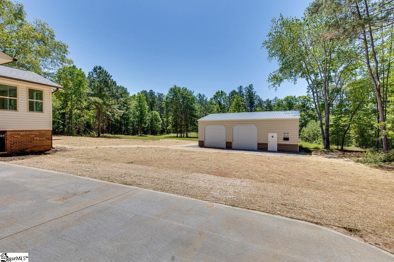 1041 Motlow School Road Campobello, SC 29322