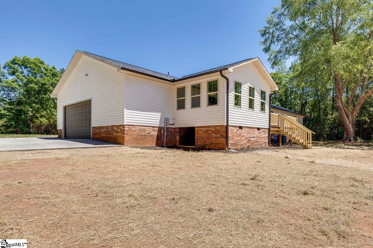 1041 Motlow School Road Campobello, SC 29322