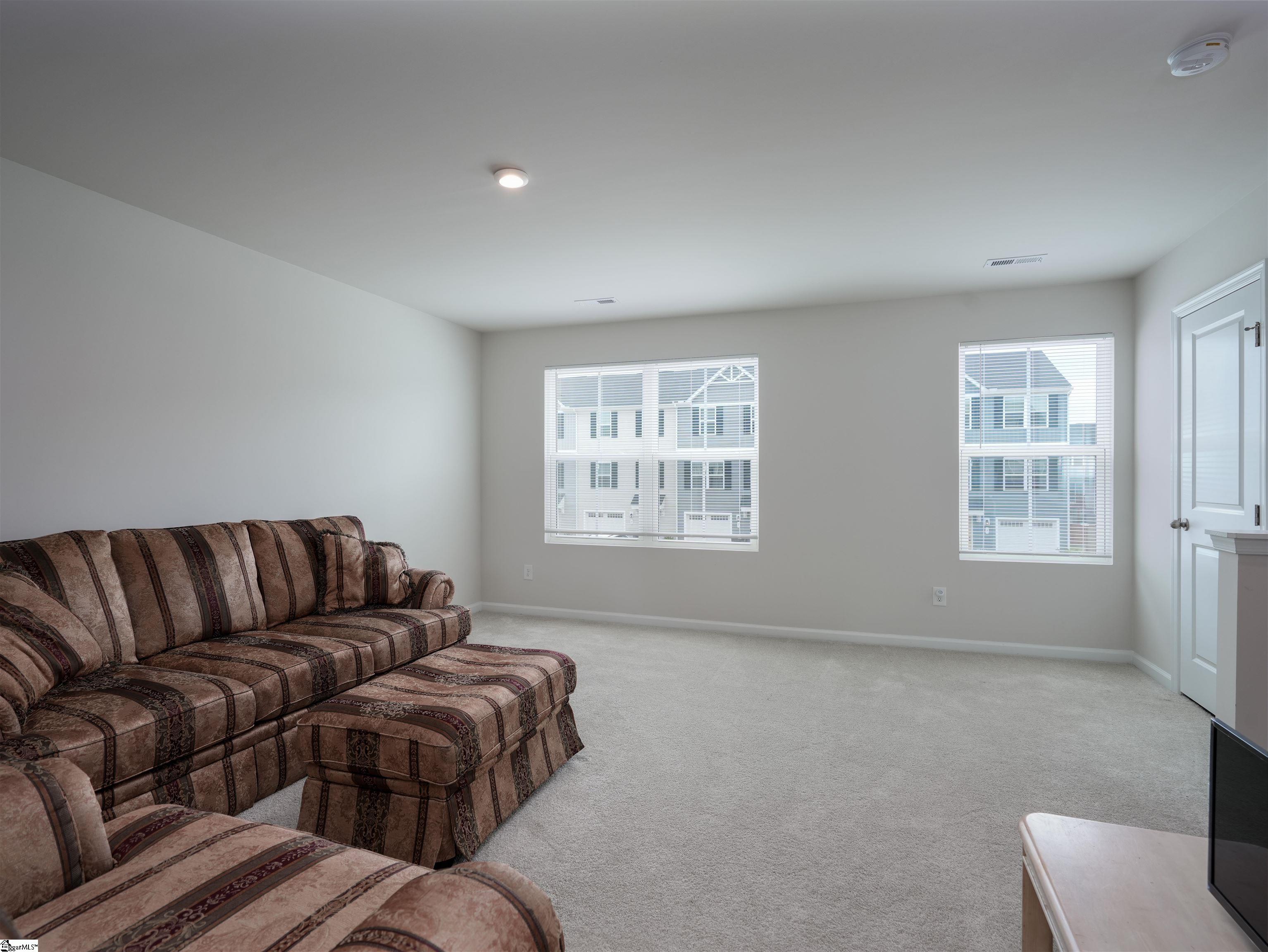 8 Verdant Leaf Way Greenville, SC 29617
