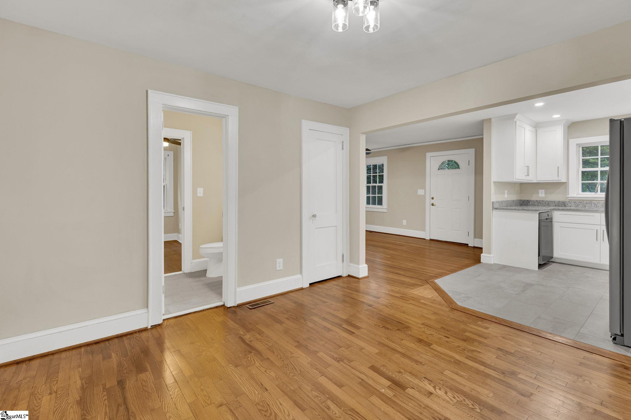 14 Dixie Avenue Greenville, SC 29607-1420