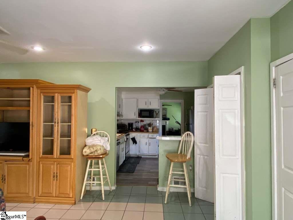 14 Pasadena Avenue Greenville, SC 29605-2304