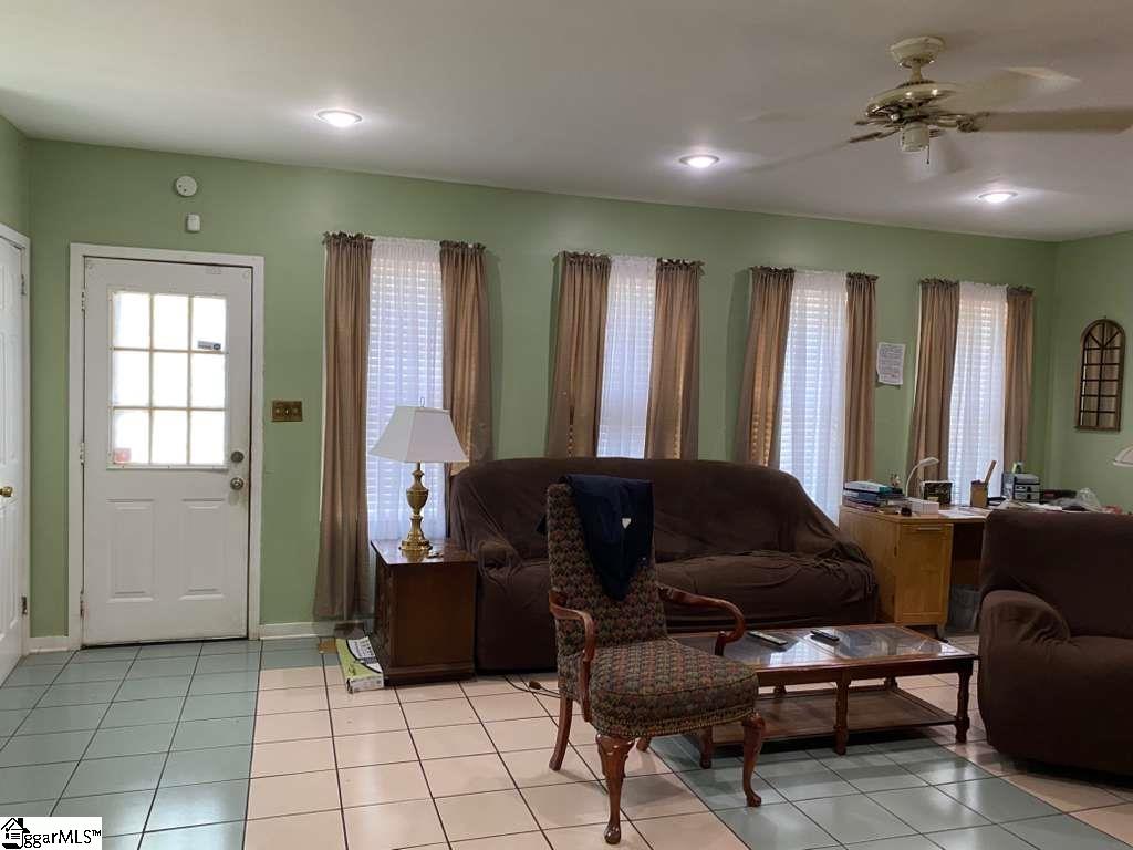 14 Pasadena Avenue Greenville, SC 29605-2304