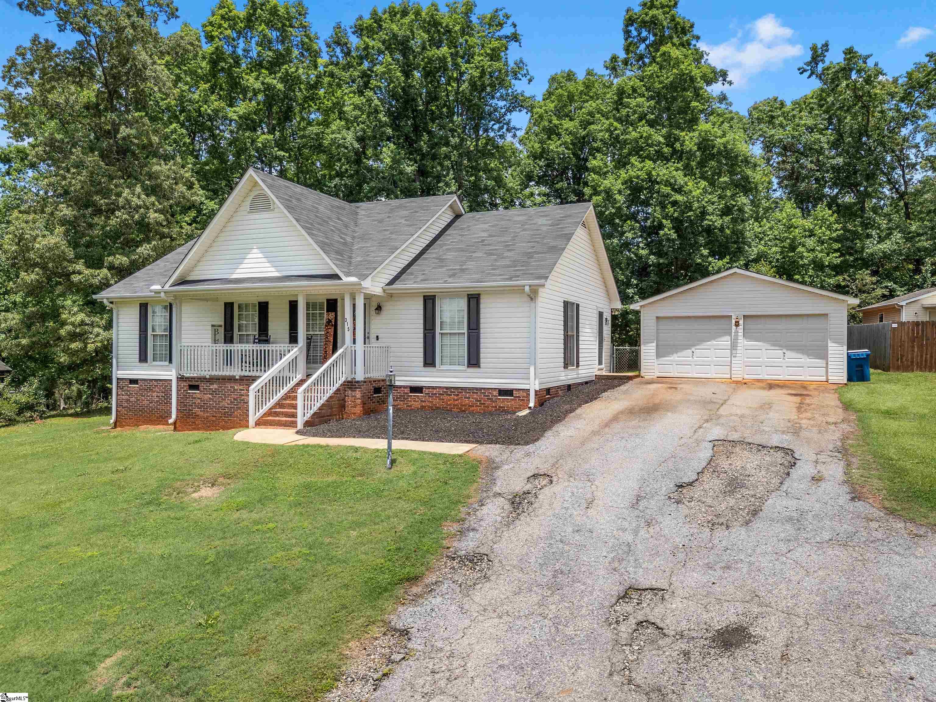 315 Double Bridge Road Boiling Springs, SC 29316