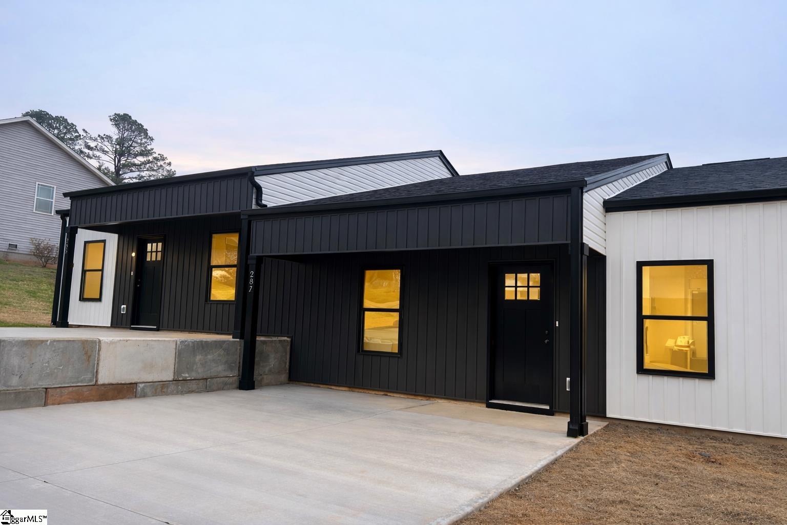 285/287 Scenic Avenue Campobello, SC 29322