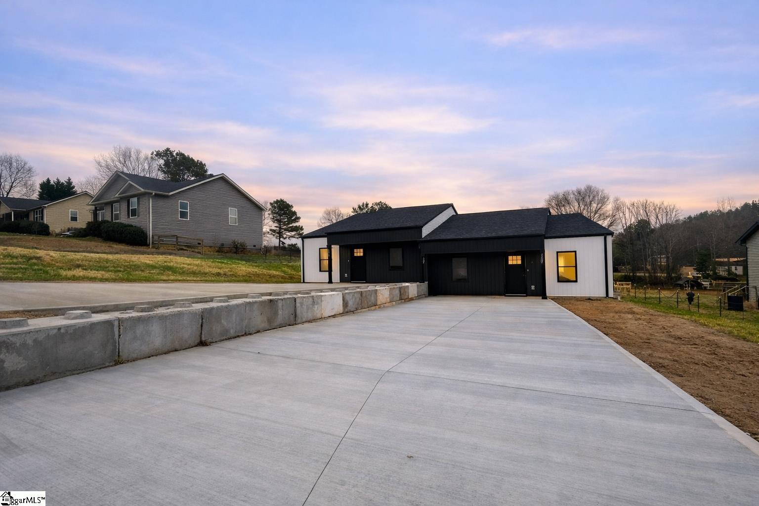 285/287 Scenic Avenue Campobello, SC 29322