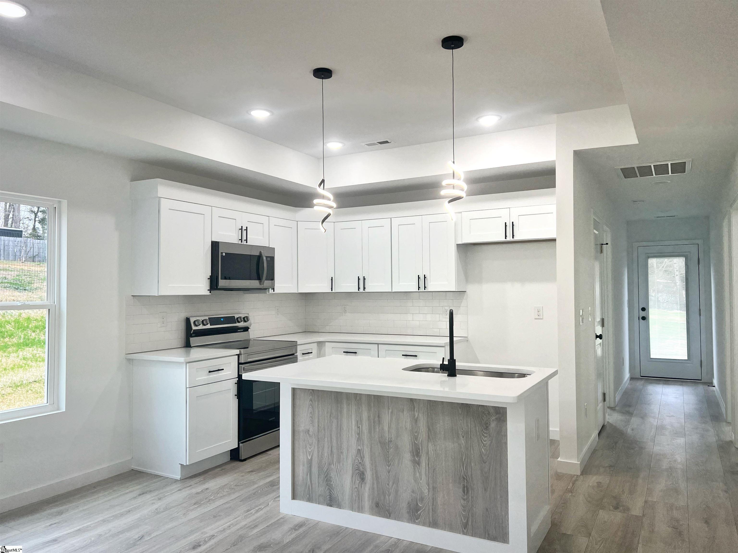 285/287 Scenic Avenue Campobello, SC 29322