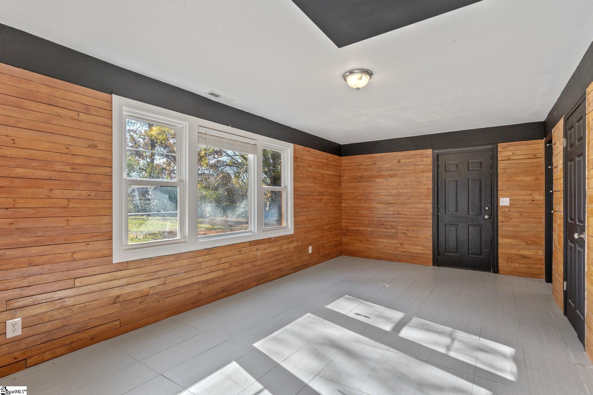 24 N Harbor Drive Greenville, SC 29611