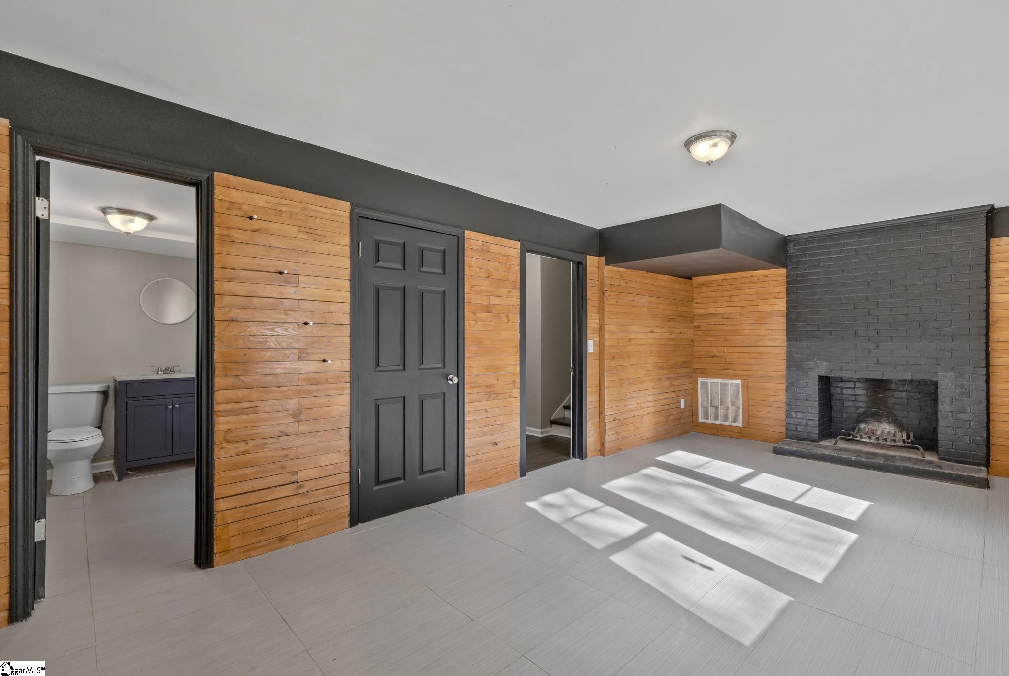 24 N Harbor Drive Greenville, SC 29611