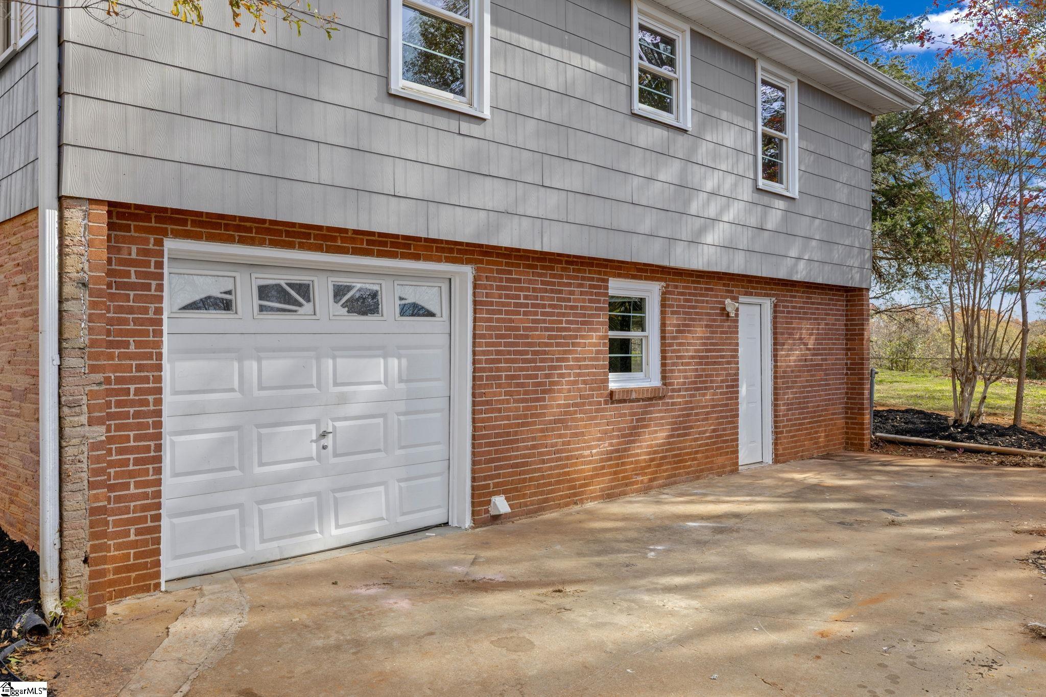 24 N Harbor Drive Greenville, SC 29611