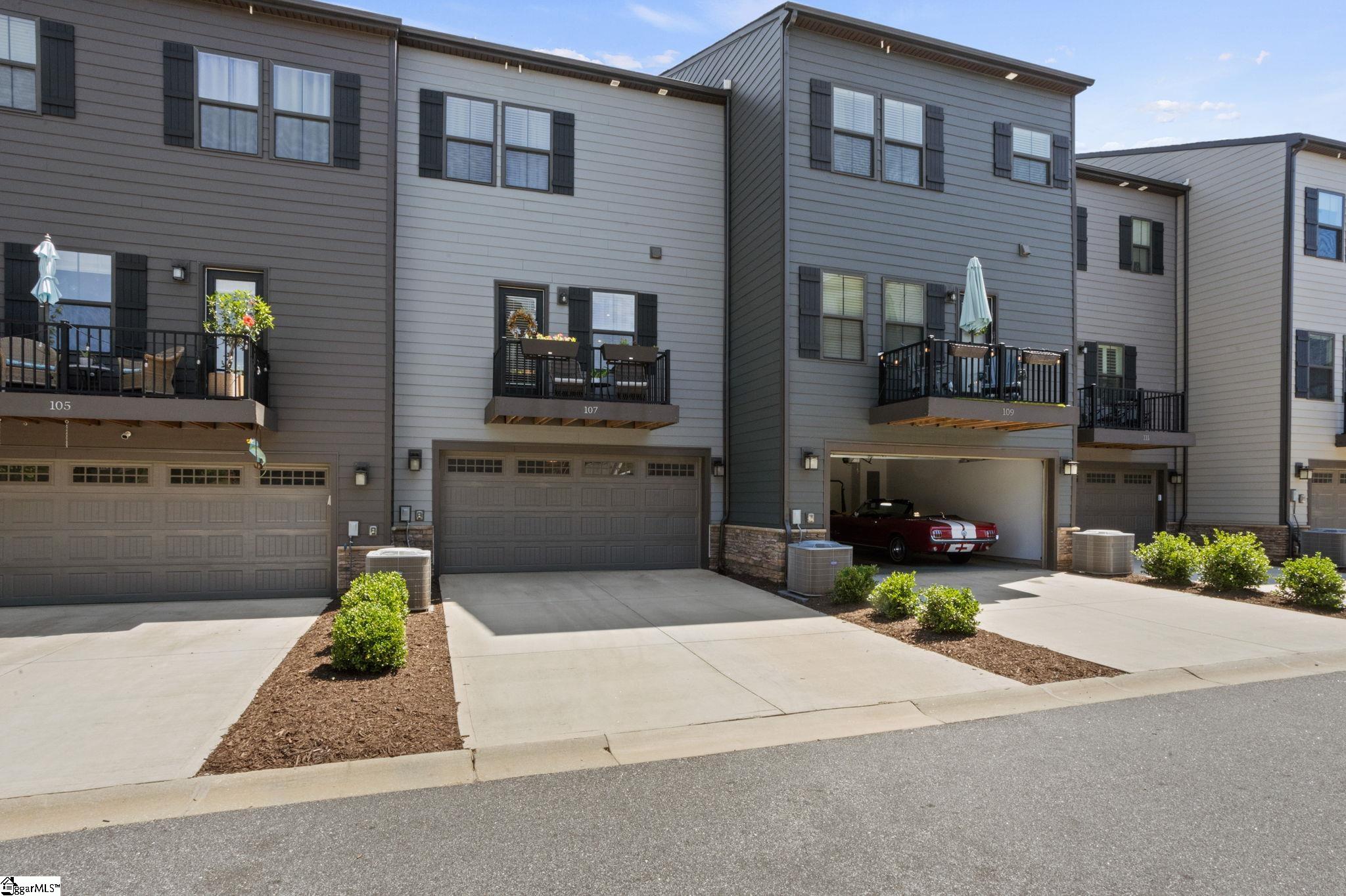107 Rollins Avenue Greenville, SC 29607